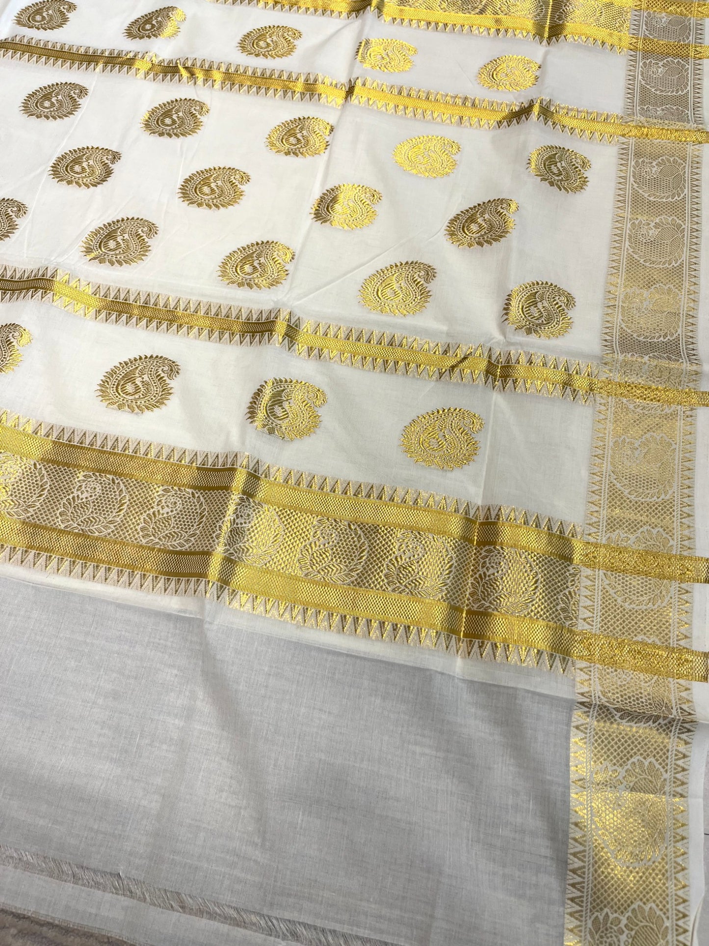 Southloom Super Premium Balaramapuram Unakkupaavu Handloom Cotton Saree with Woven Butta Works Across Body