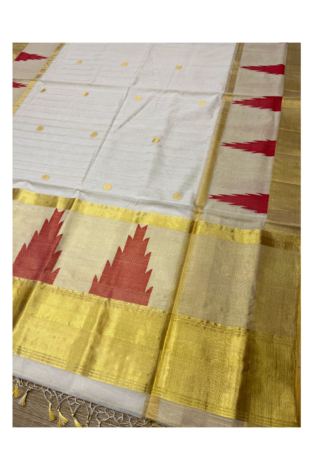 Southloom Super Premium Balaramapuram Unakkupaavu Handloom Kasavu Saree with Red Temple Woven Designs