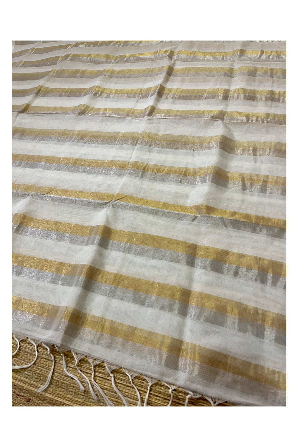 Southloom™ Premium Handloom Cotton Onam 2023 Kerala Saree with Golden and Silver Lines Across Body