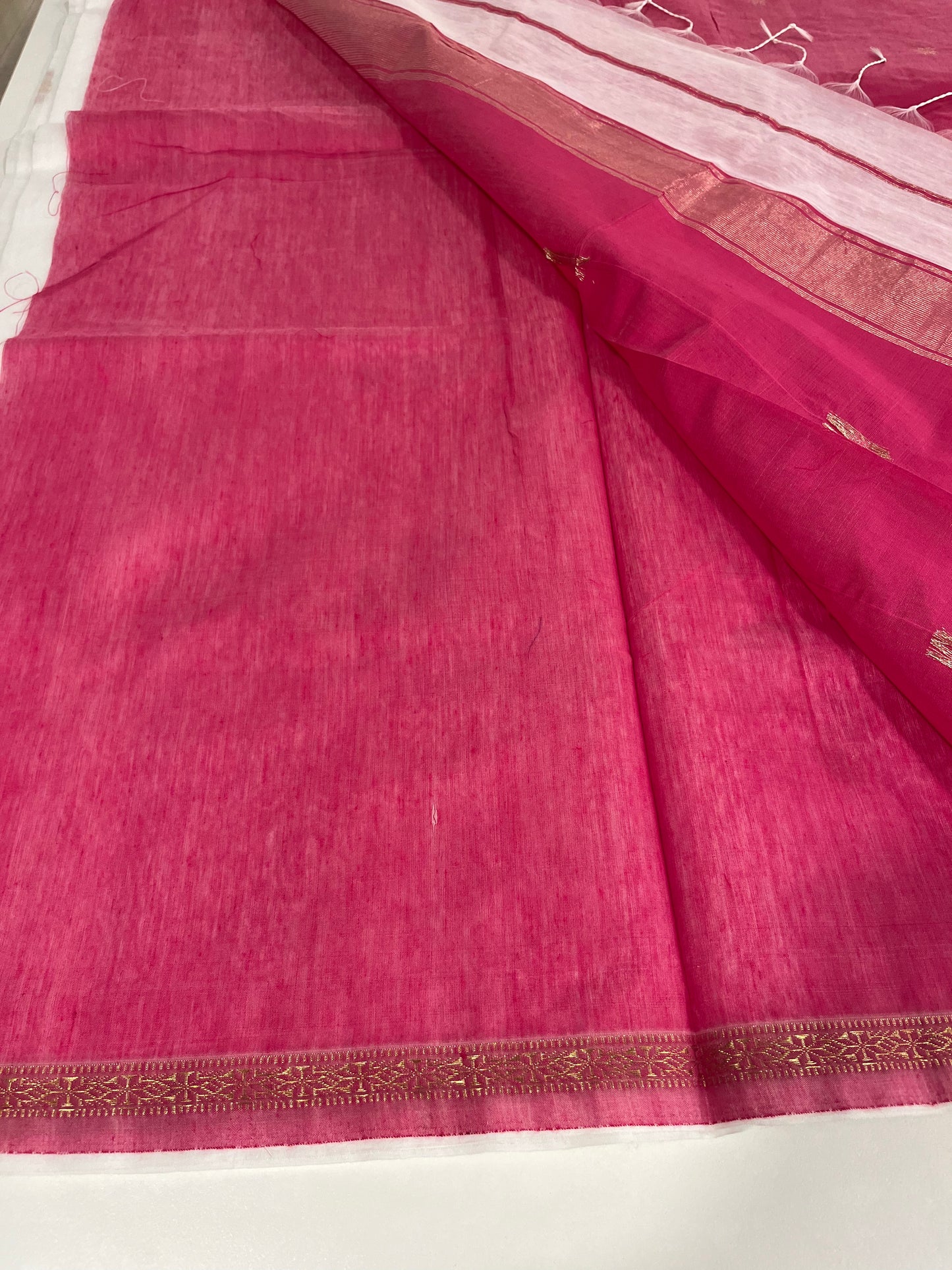 White & Pink Maheshwari Cotton Saree SL174