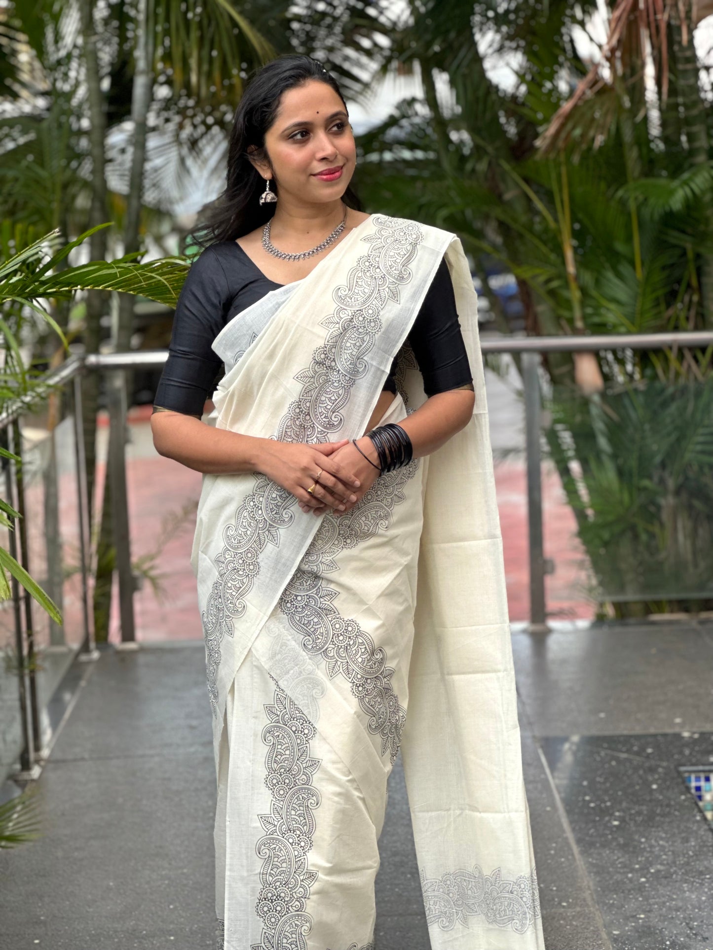 Southloom Onam Exclusive Kerala Set Mundu with Classy Black Minimalistic Border