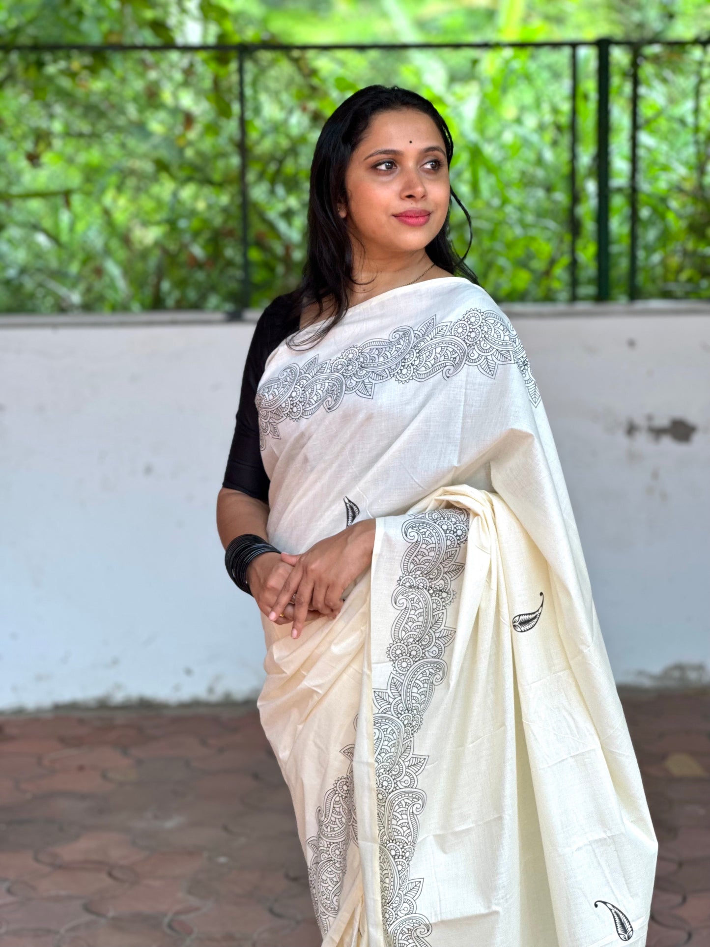 Southloom Onam Exclusive Kerala Saree with Classy Black Minimalistic Border and Paisley on Body