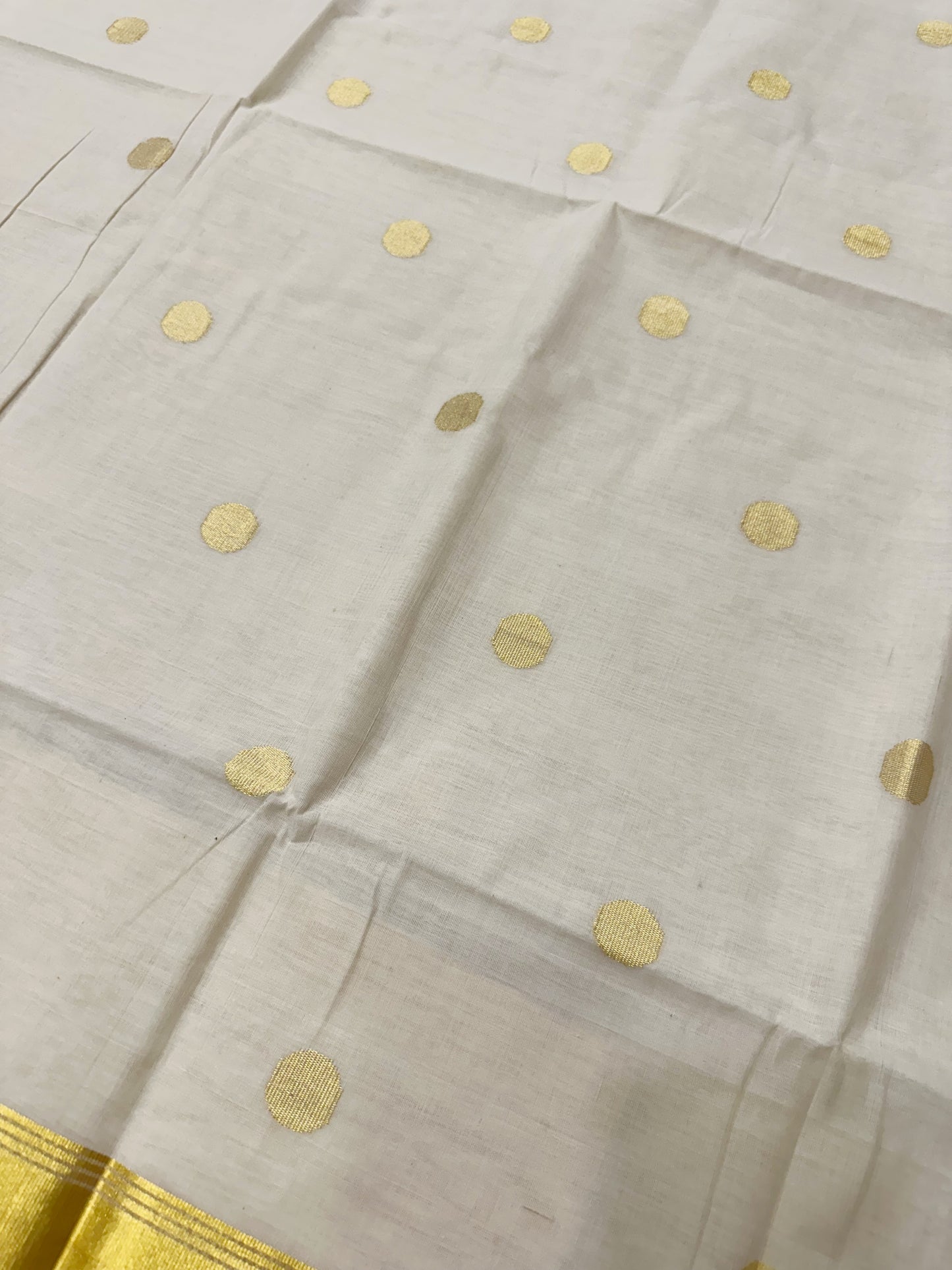 Southloom Balaramapuram Unakkupaavu Handloom Kasavu Saree with Woven Polka Dots on Body (220 Handwoven Polkas)