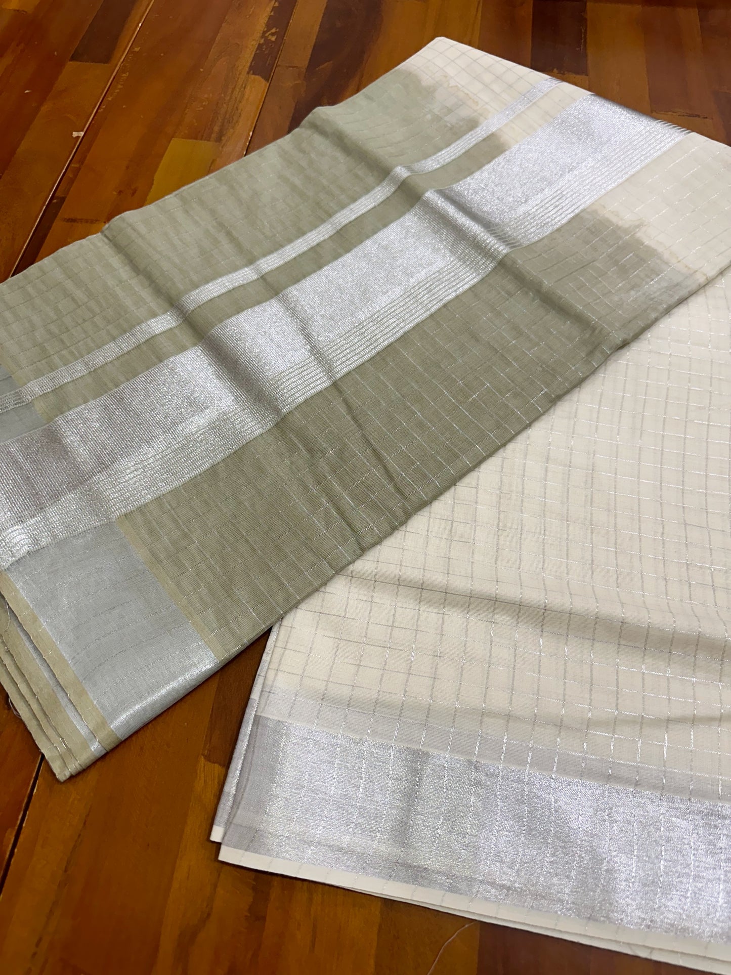 Southloom Silver Kasavu Check Tie and Dye Multi Colour Saree in Olive Green Colour