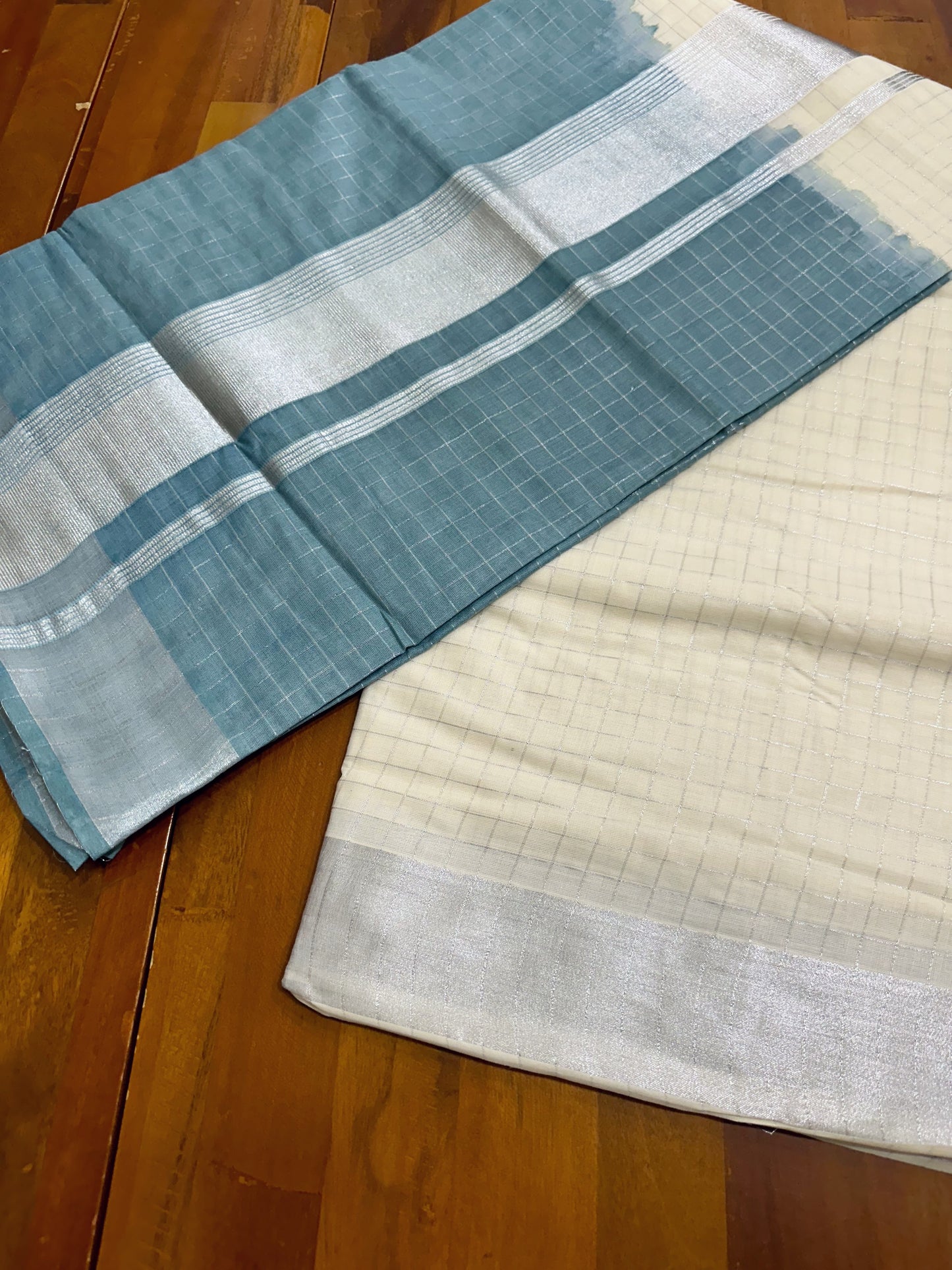 Southloom Silver Kasavu Check Tie and Dye Multi Colour Saree in Teal Colour