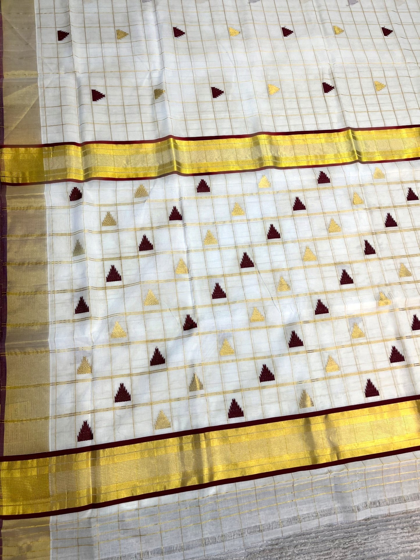 Southloom Super Premium Balaramapuram Handloom Cotton Check Saree with Gold And Maroon Temple work And Kasavu on Border SL628