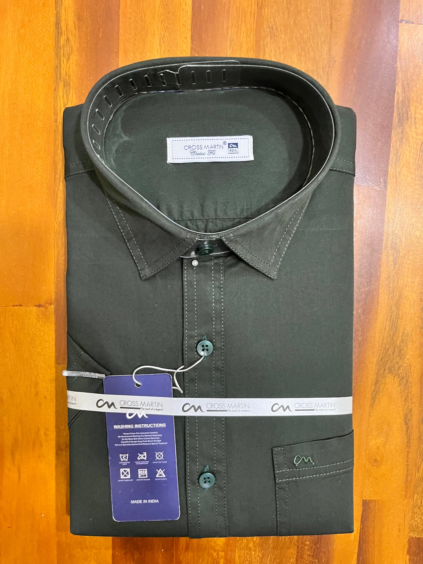 Pure Cotton Dark Green Solid Shirt (42 HS)