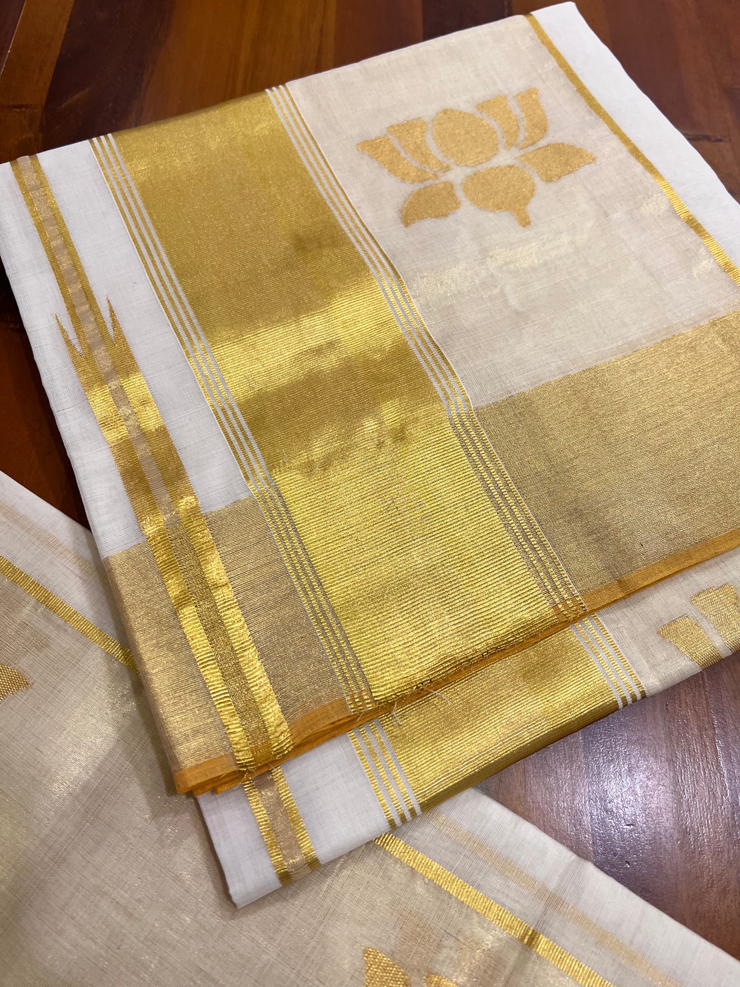 Southloom Super Premium Balaramapuram Unakkupaavu Pudava Set Mundu with Handwoven Lotus Motifs