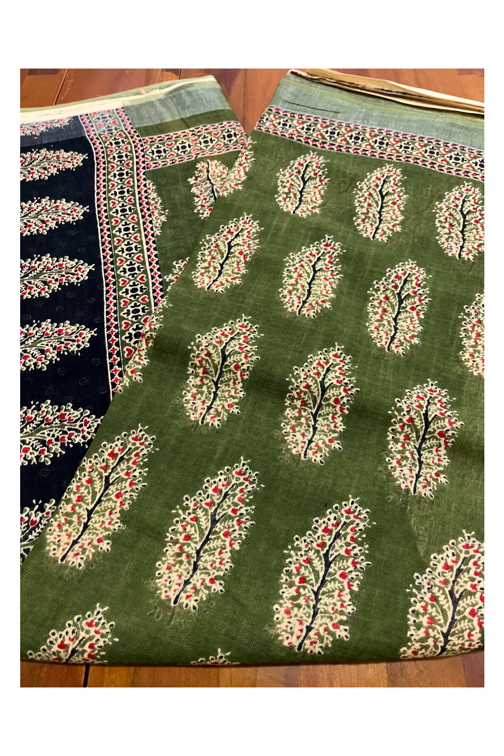 Southloom Linen Green Designer Saree with Floral Prints on Body