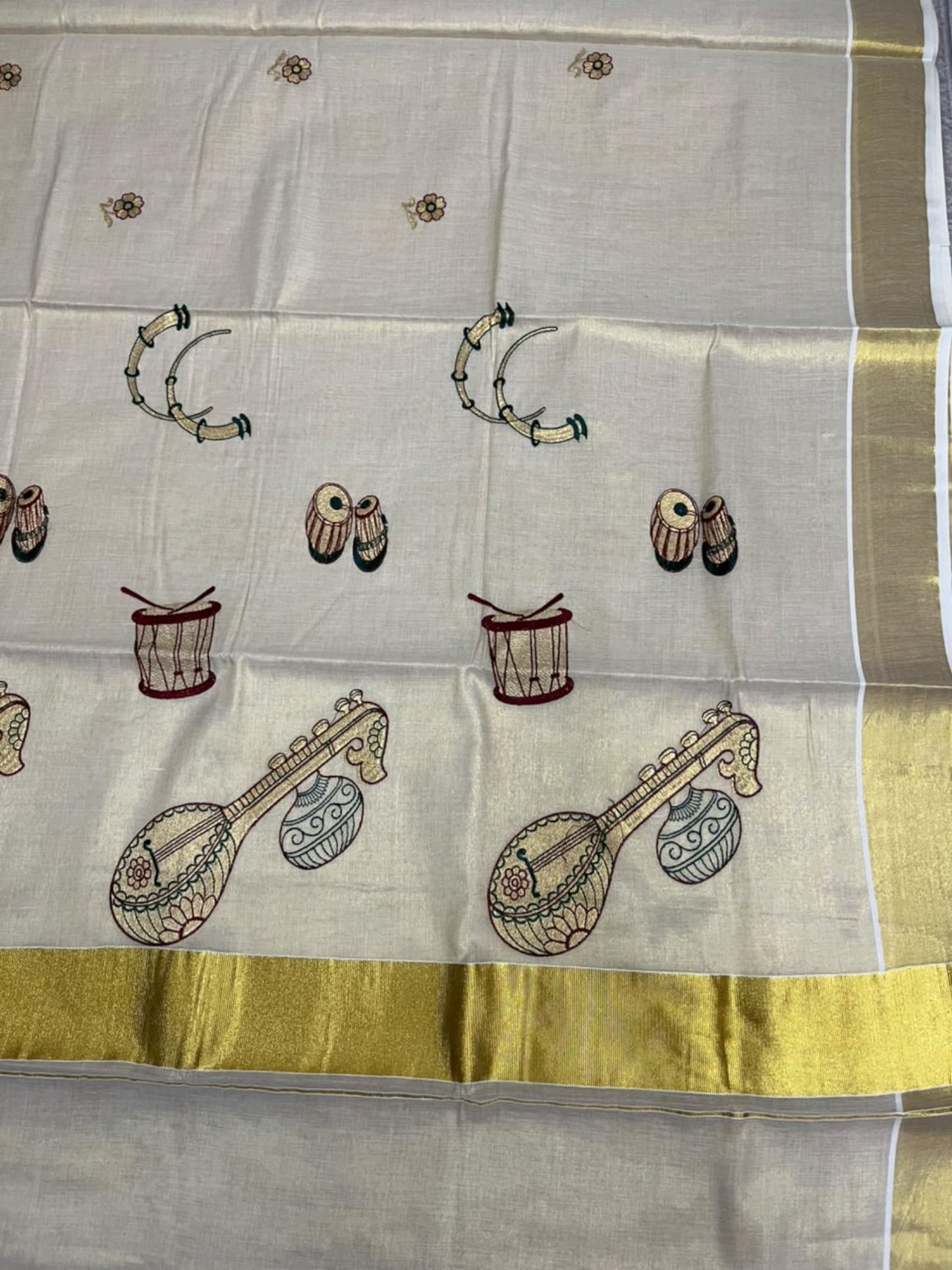Southloom Kerala Tissue Maroon&Green Veena Embroidery Saree SL302
