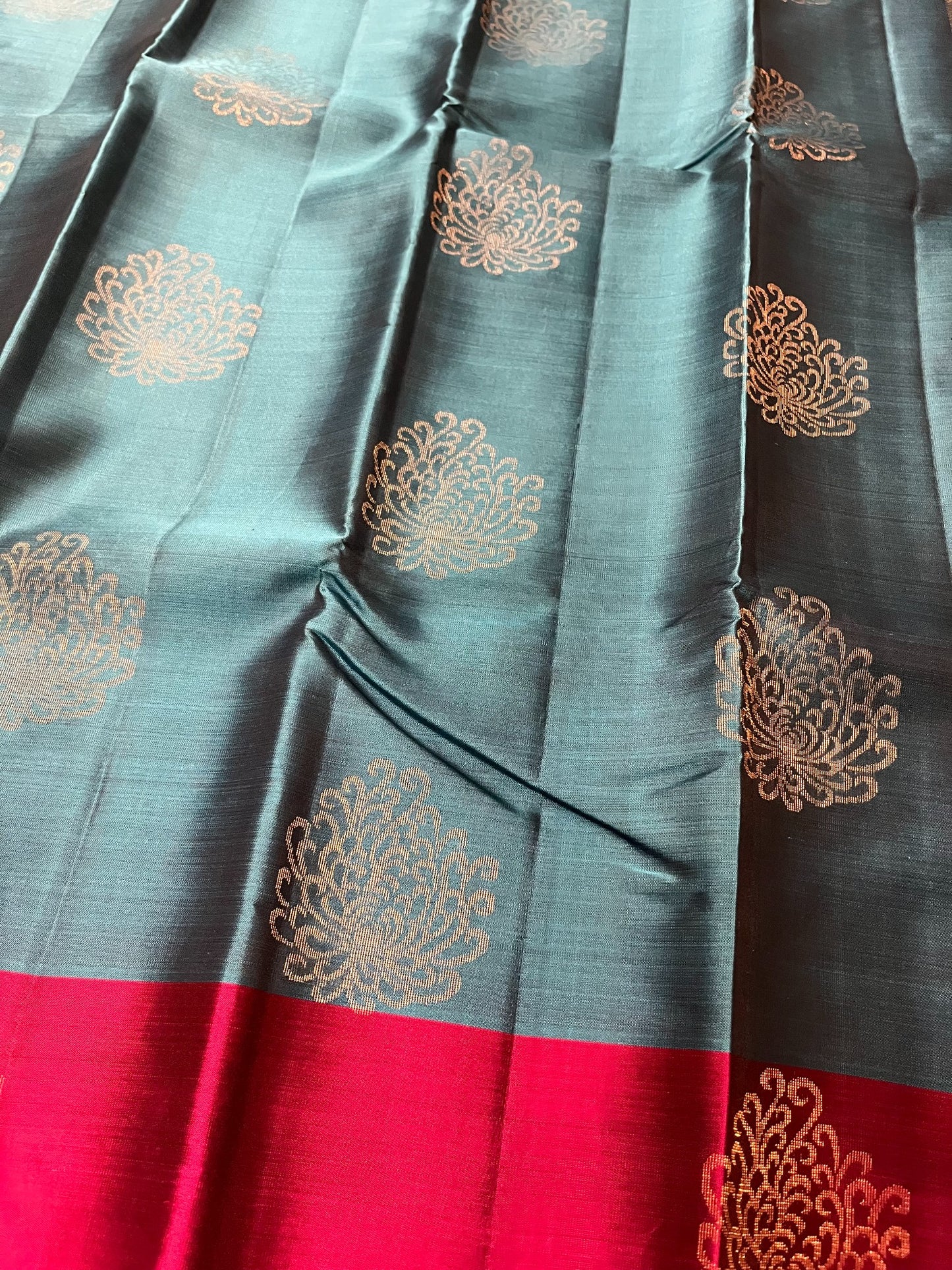 Southloom Pure Handloom Kanchipuram Silk Saree with Butta Work (Blue & Magenta)