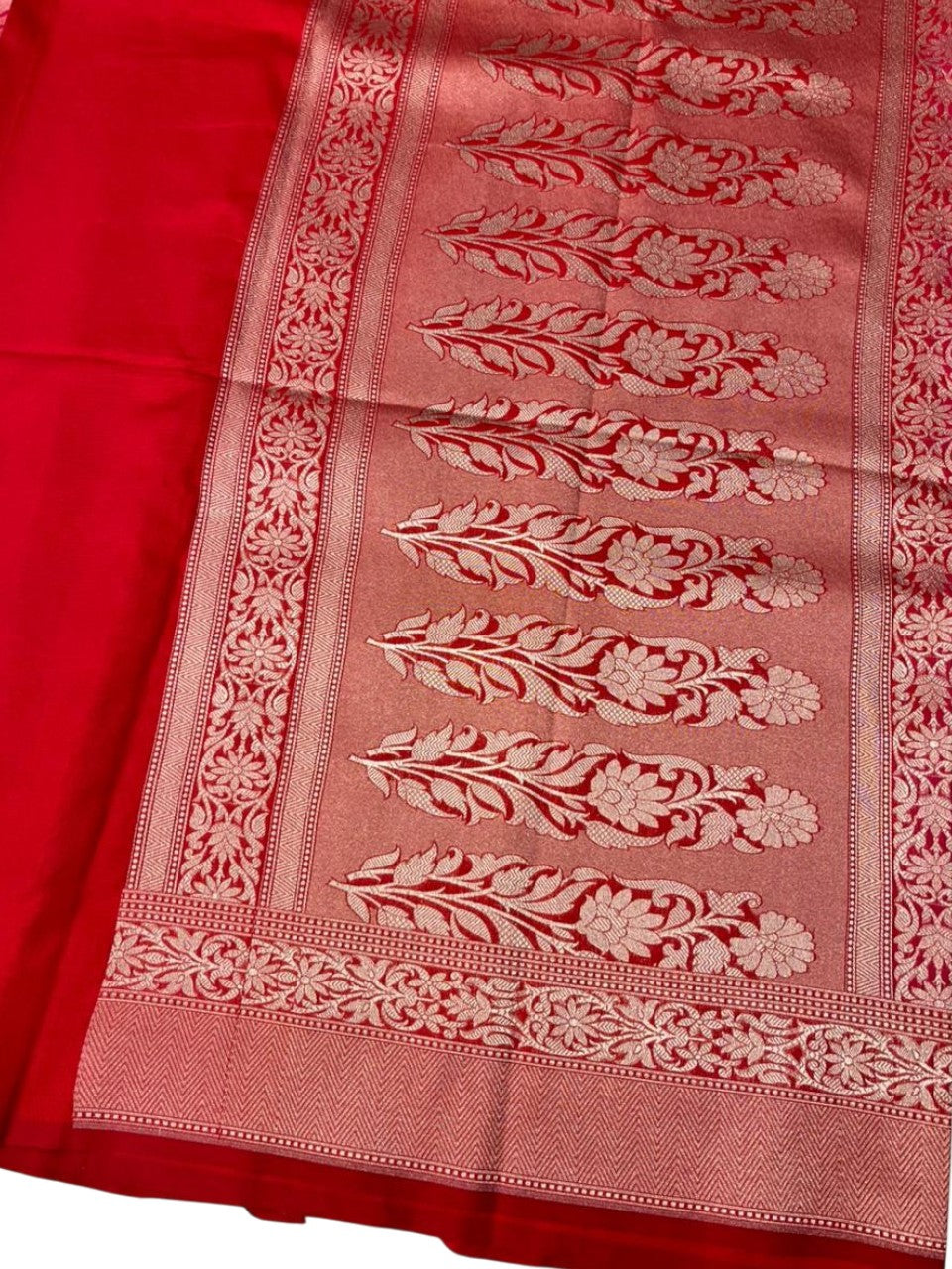 Southloom Pure Banarasi Silk Saree with Woven Work on Body and Borders (Pink And Red)
