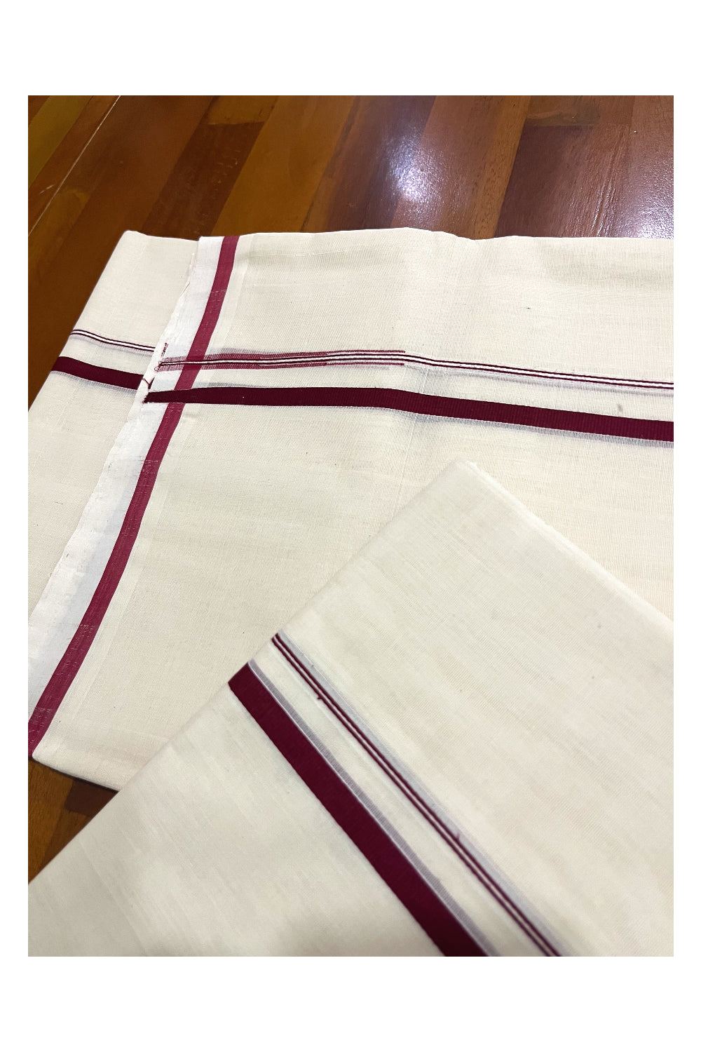 Southloom Premium Handloom Single Set Mundu (Mundum Neriyathum) with Maroon Puliyilakkara Chutti Border