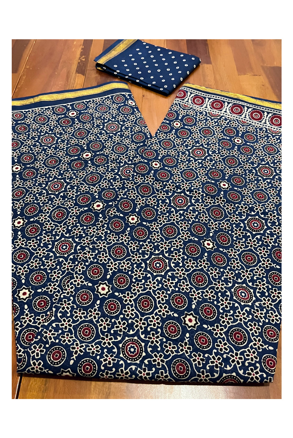 Southloom Cotton Maroon Blue Designer Printed Saree with Blouse Piece