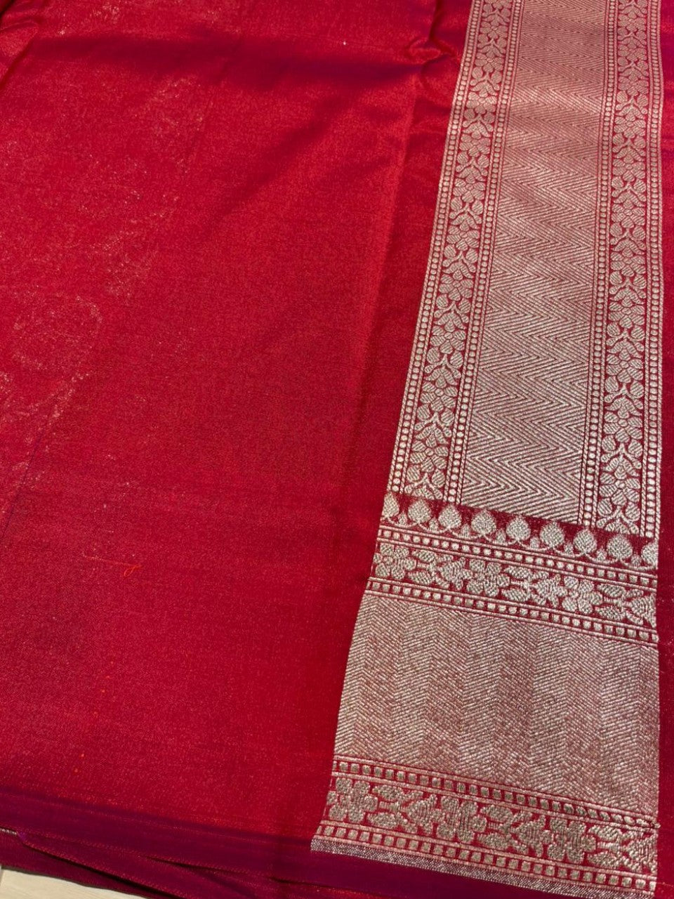 Southloom Pure Banarasi Silk Saree with Woven Work on Body and Borders (Red And Magenta)