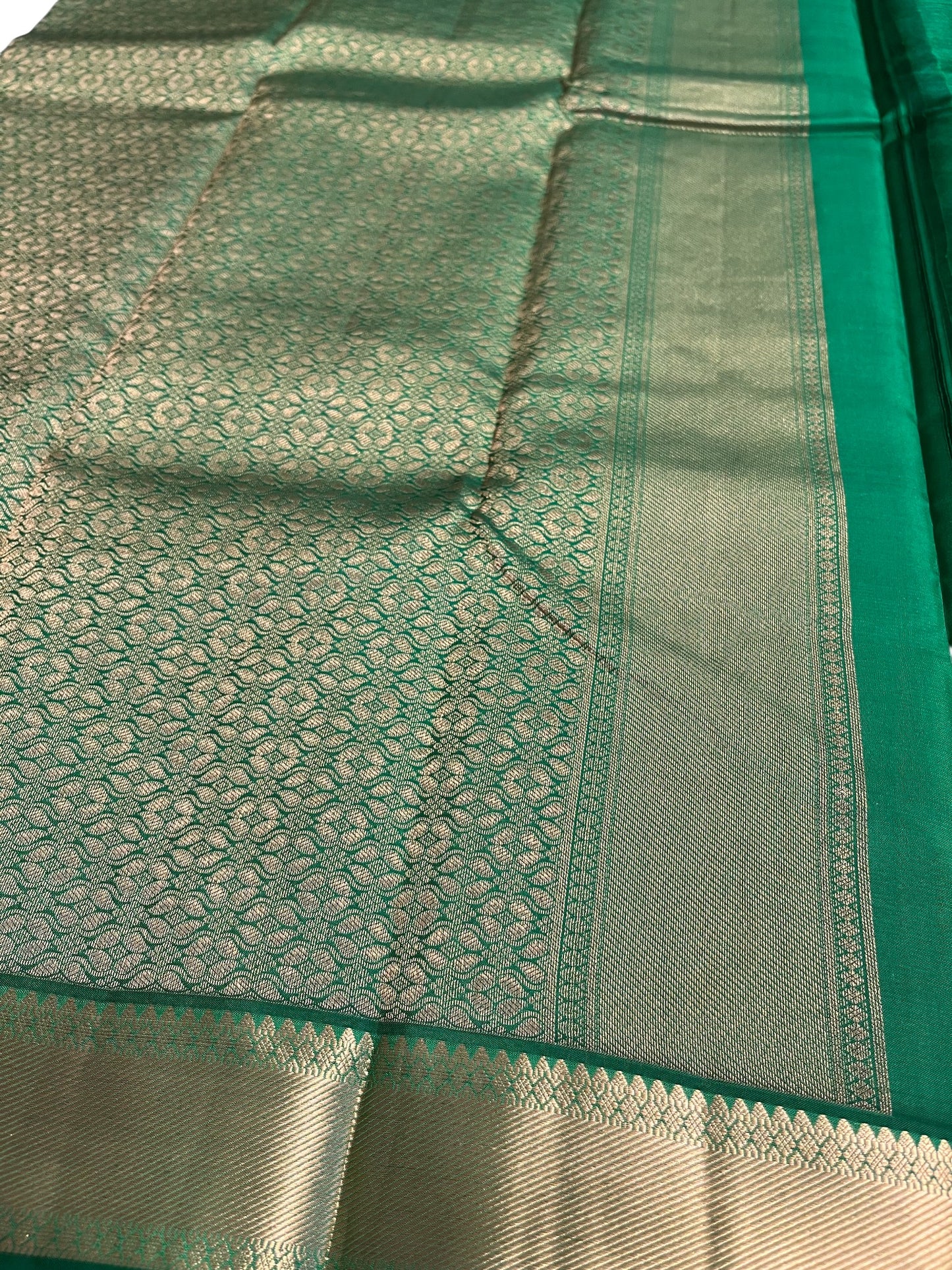 Southloom Pure Handloom Bridal Kanchipuram Silk Saree with Korvai Work (Green)