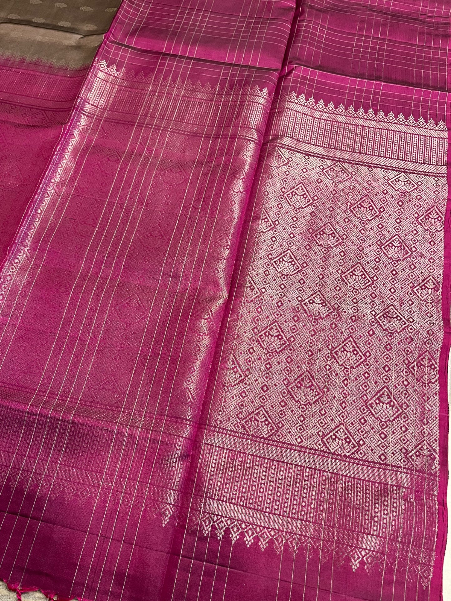 Southloom Pure Handloom Bridal Kanchipuram Silk Saree with Korvai Work (Magenta & Grey)