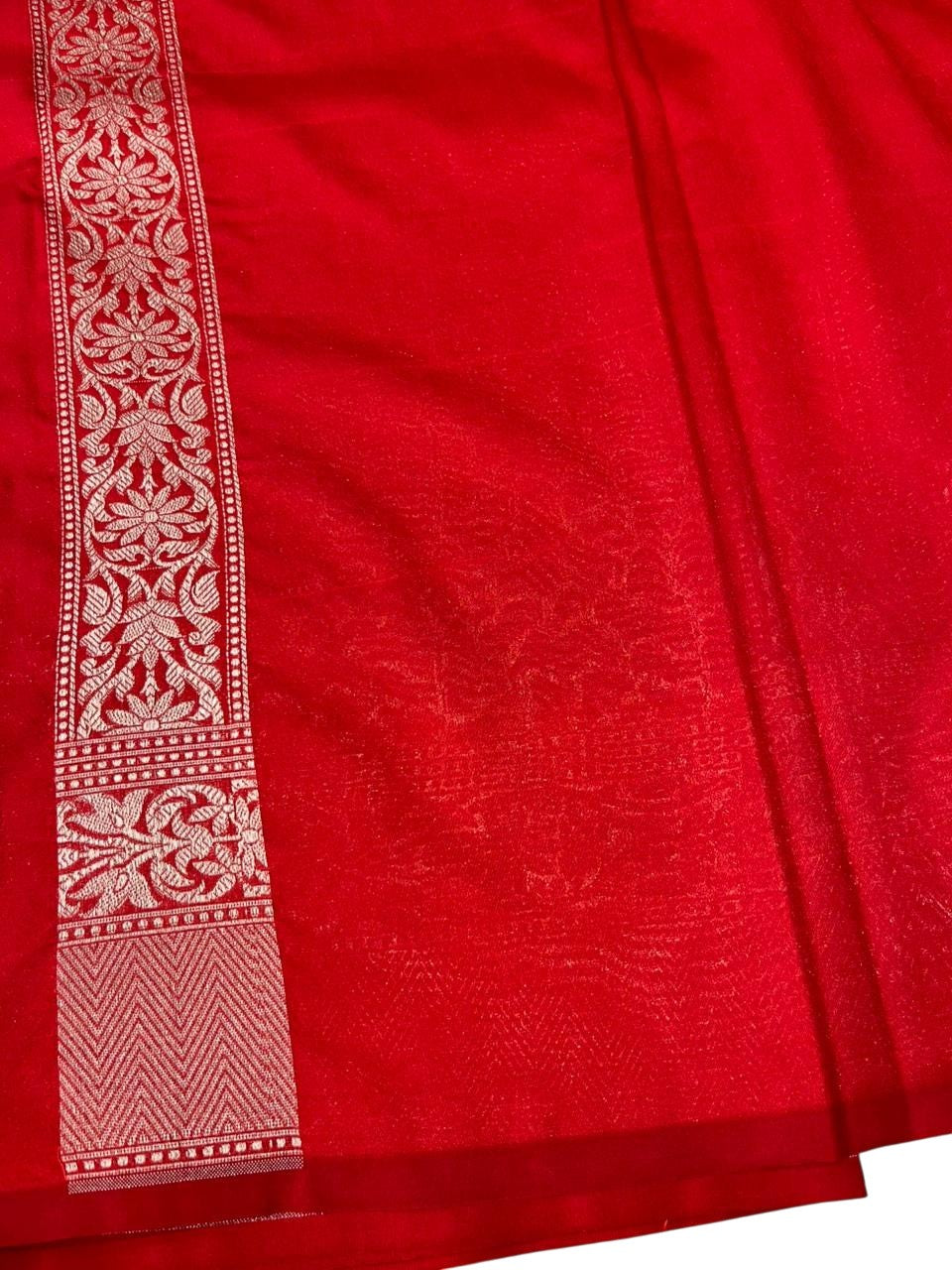 Southloom Pure Banarasi Silk Saree with Woven Work on Body and Borders (Pink And Red)