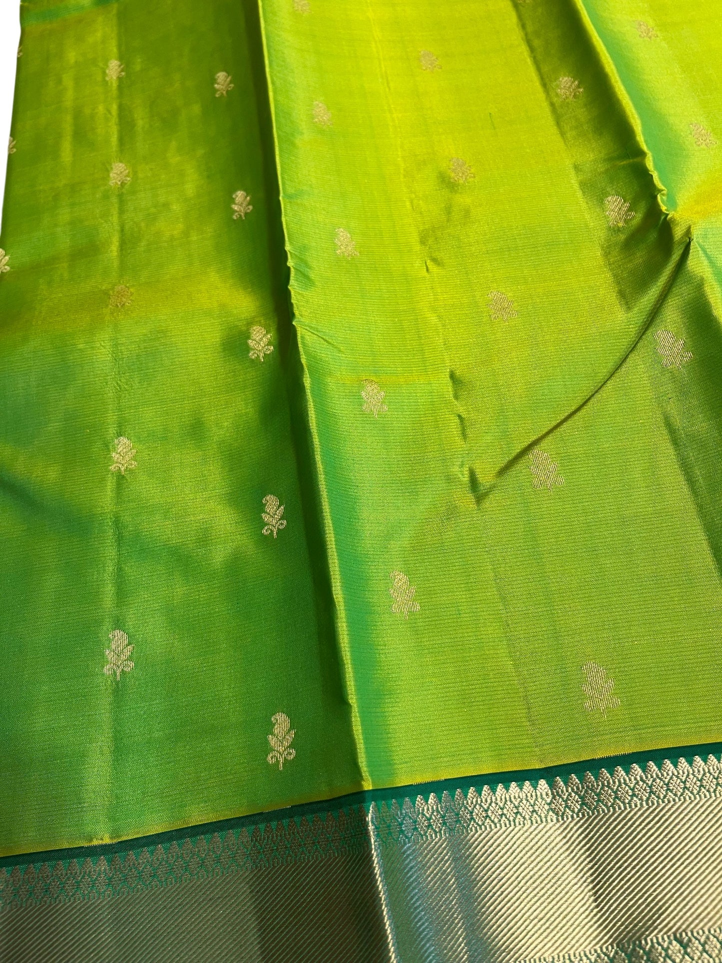 Southloom Pure Handloom Bridal Kanchipuram Silk Saree with Korvai Work (Green)