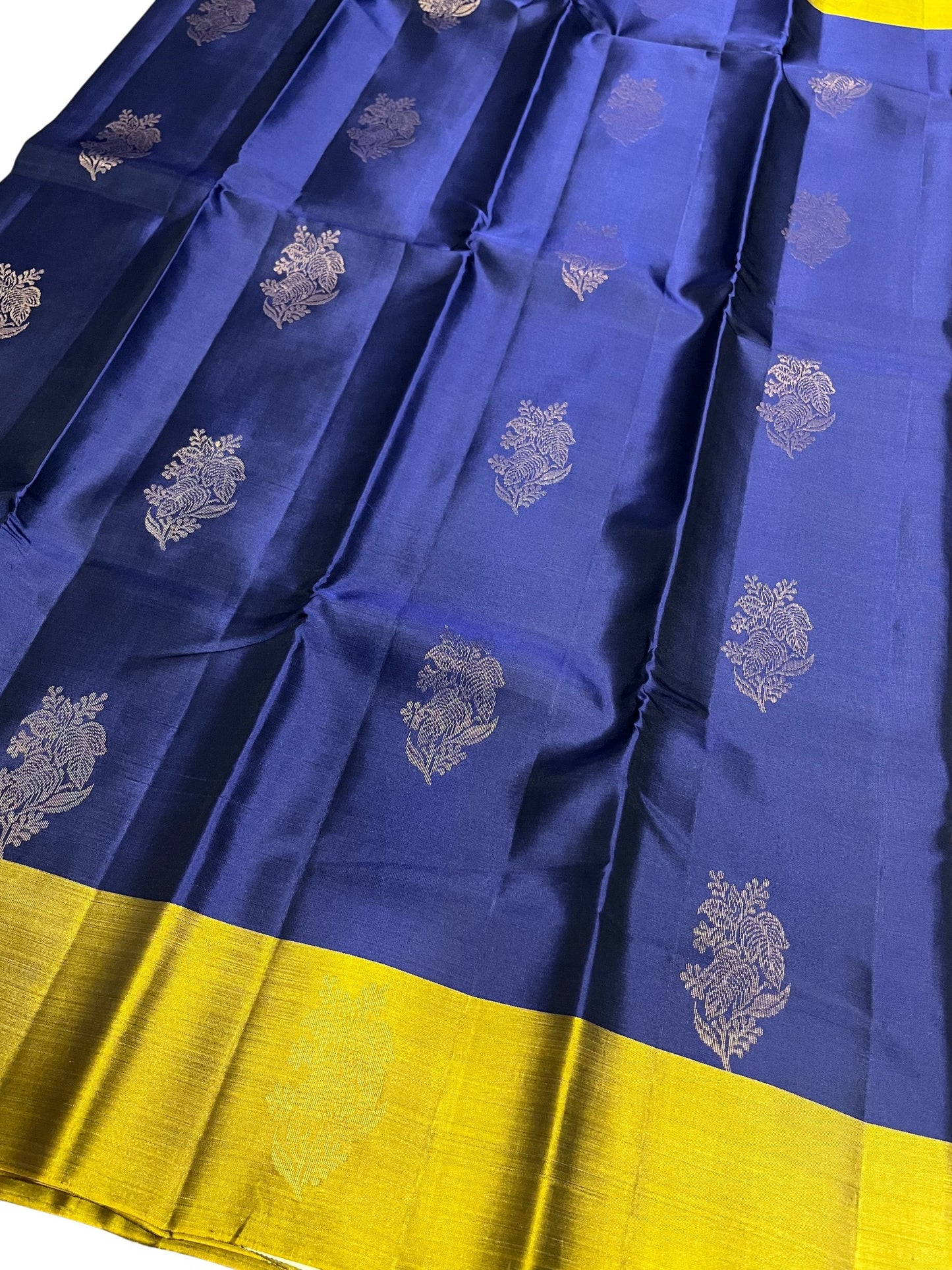 Southloom Pure Handloom Kanchipuram Silk Saree with Butta Work (Blue & Golden)