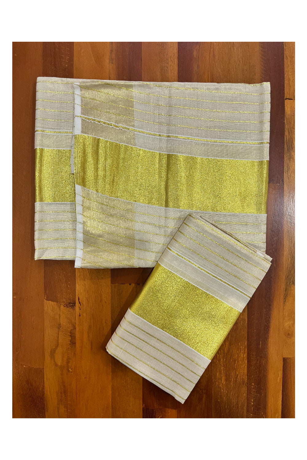 Tissue Set Mundu Single (Mundum Neriyathum) with Kasavu Lines Across Body