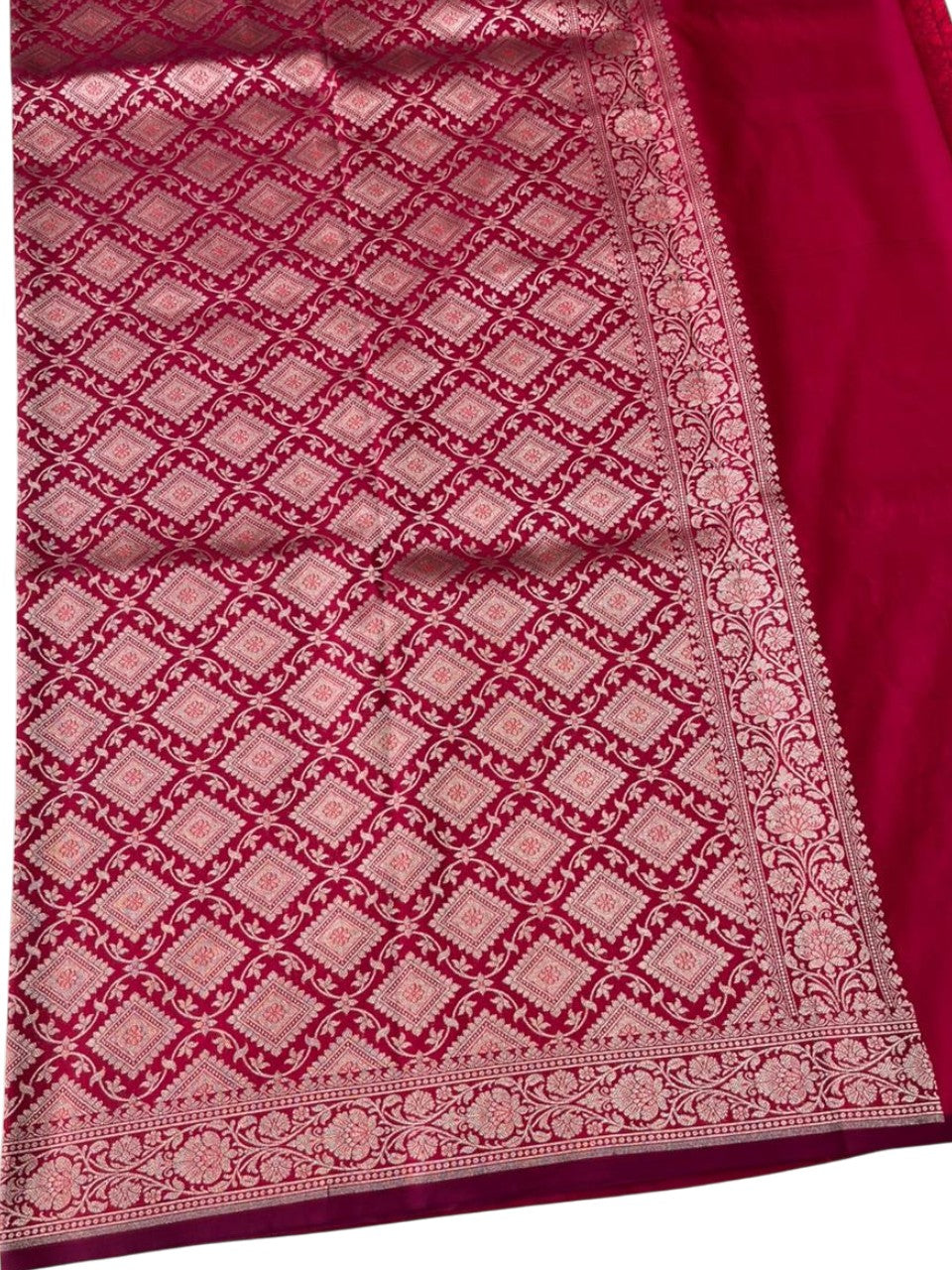 Southloom Pure Banarasi Silk Saree with Woven Work on Body and Borders (Red And Magenta)
