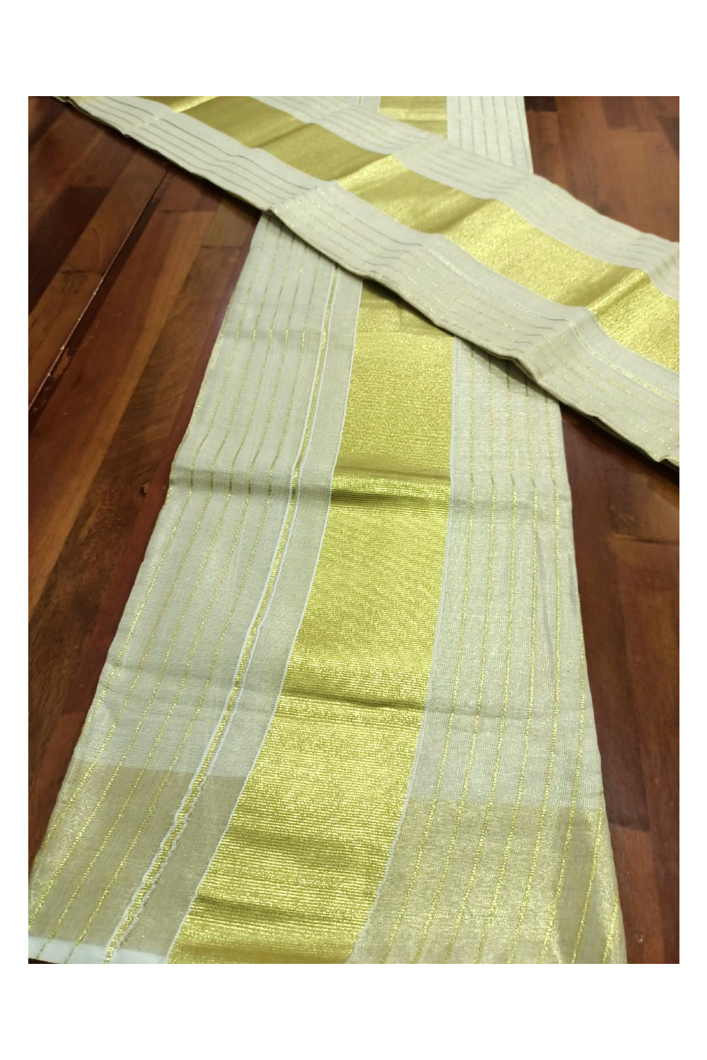 Tissue Set Mundu Single (Mundum Neriyathum) with Kasavu Lines Across Body