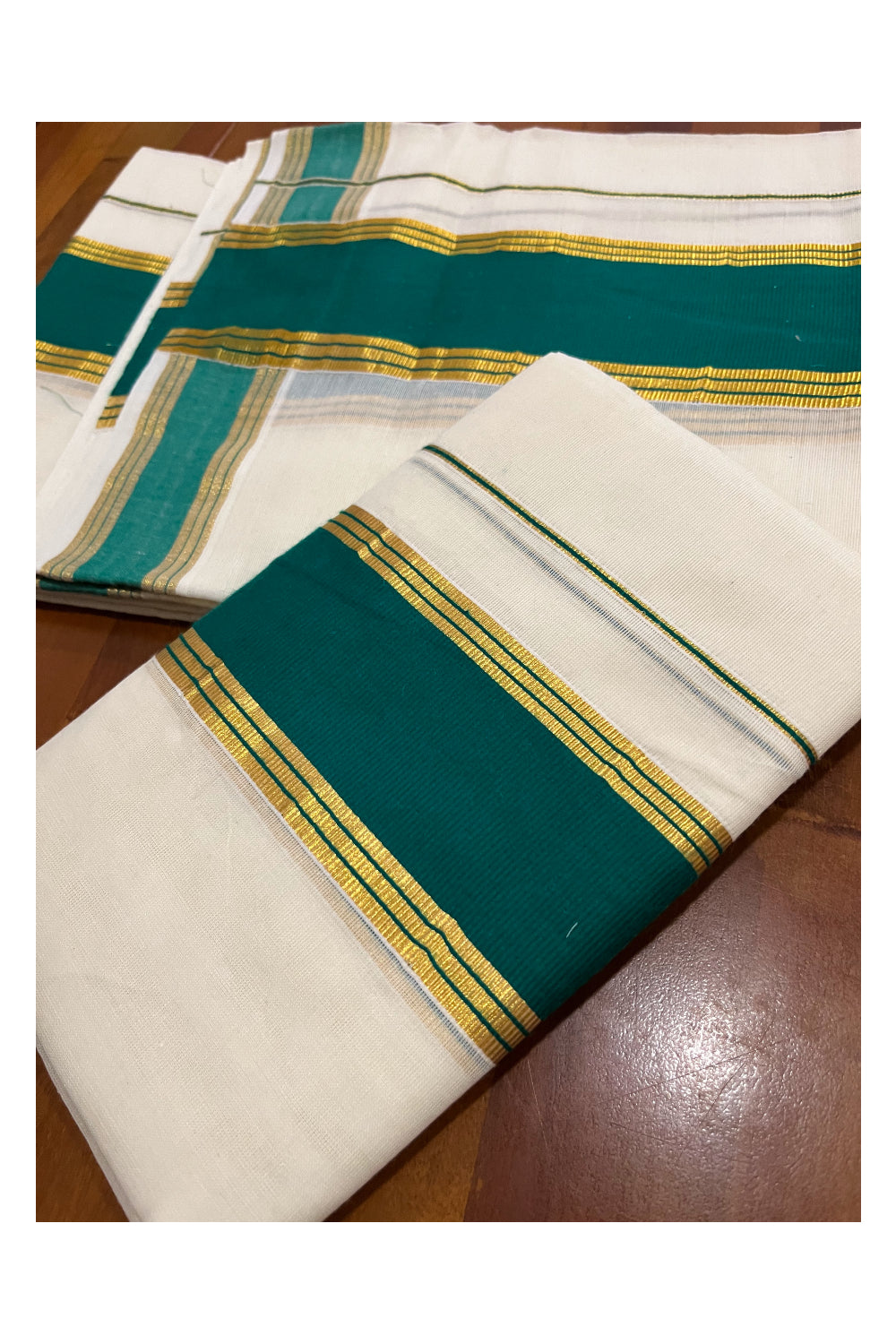 Kerala Cotton Mundum Neriyathum Single (Set Mundu) with Green and Kasavu Border