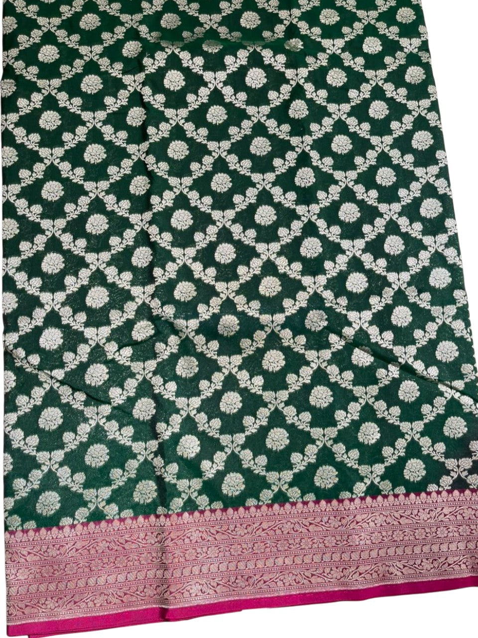 Southloom Pure Banarasi Silk Saree with Woven Work on Body and Borders (Green And Magenta)