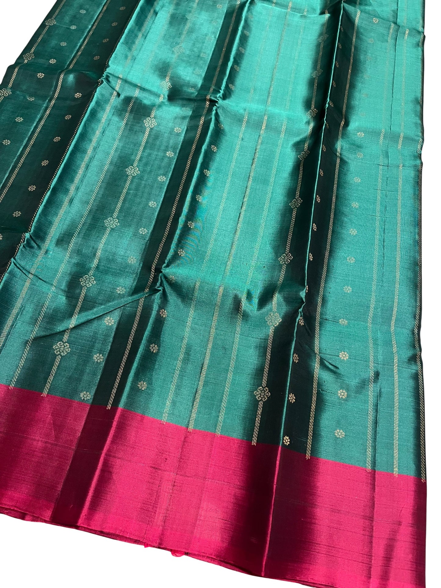 Southloom Pure Handloom Kanchipuram Silk Saree with Butta Work (Green & Magenta)