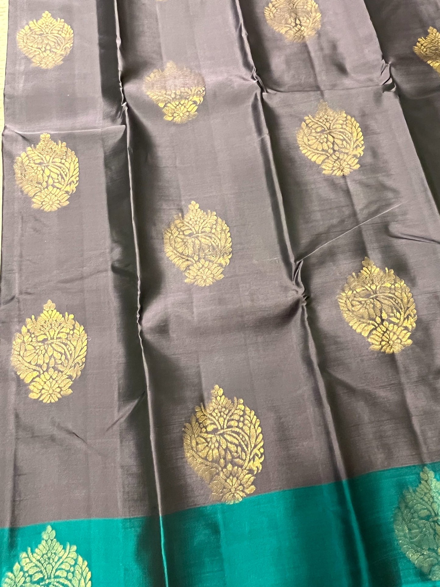 Southloom Pure Handloom Kanchipuram Silk Saree with Butta Work (Grey & Blue)
