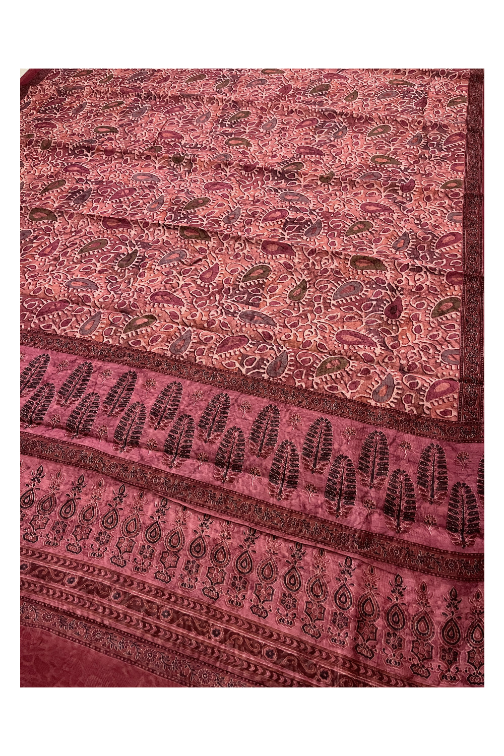 Southloom Art Silk Magenta Saree with Paisley Prints on Body