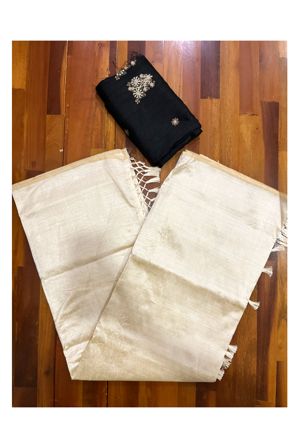 Southloom Off White Tissue Plain Saree with Black Thread Work Blouse Piece