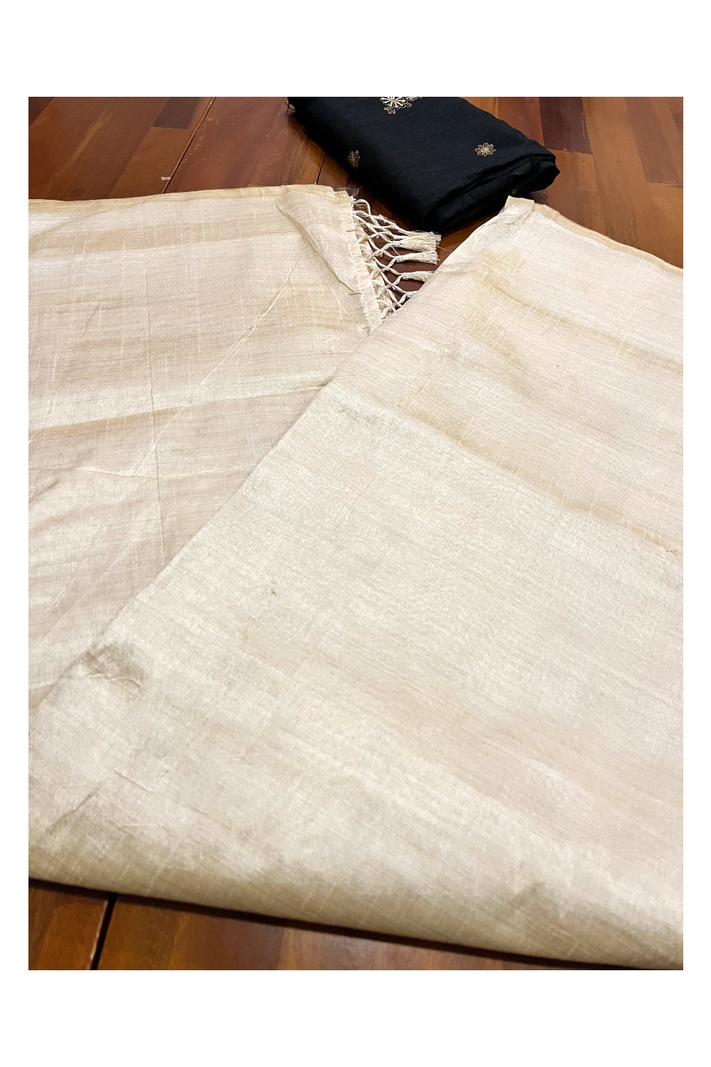 Southloom Off White Tissue Plain Saree with Black Thread Work Blouse Piece