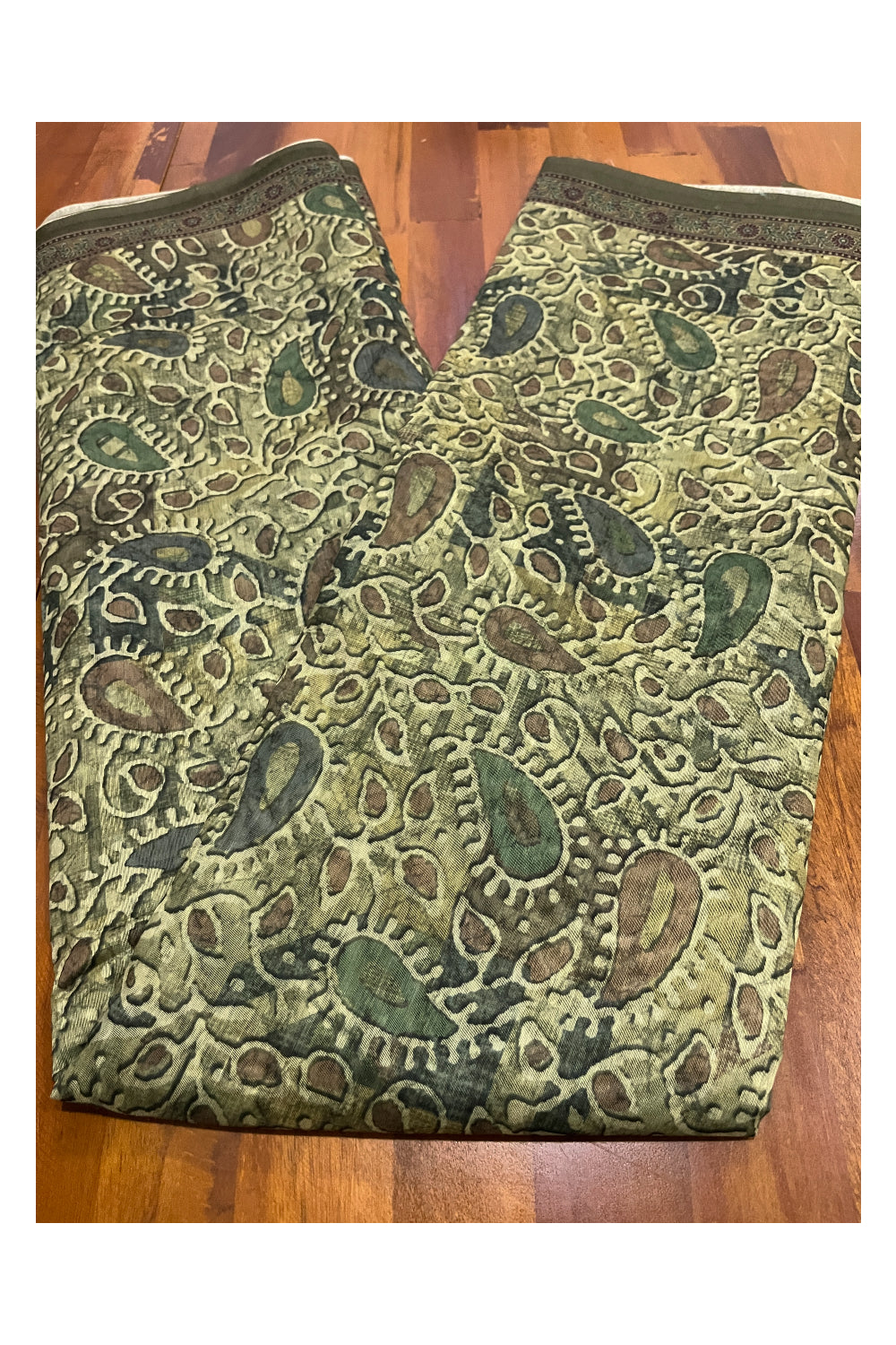 Southloom Art Silk Green Saree with Paisley Prints on Body