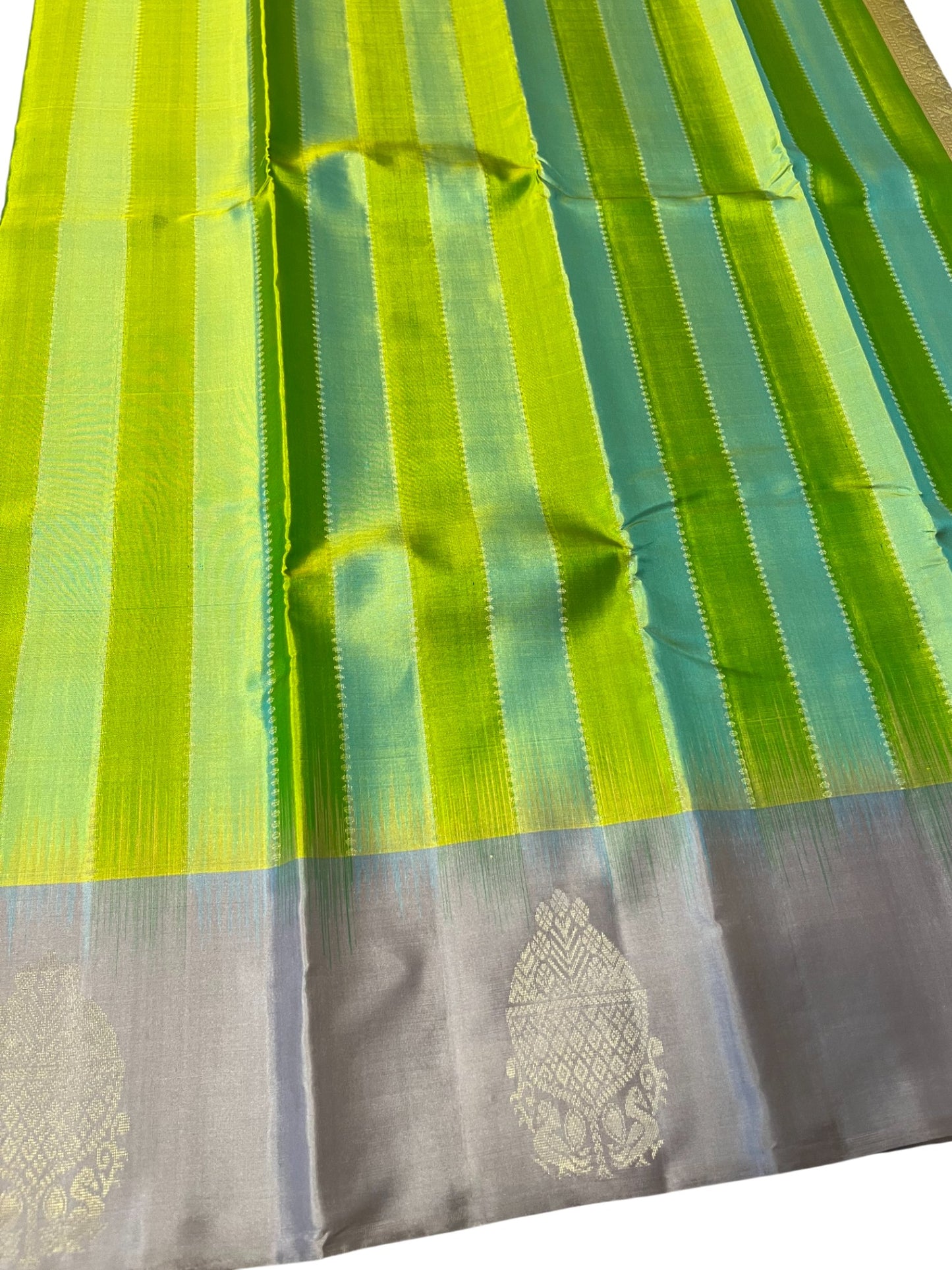 Southloom Pure Handloom Bridal Kanchipuram Silk Saree with Korvai Work (Green & Grey)