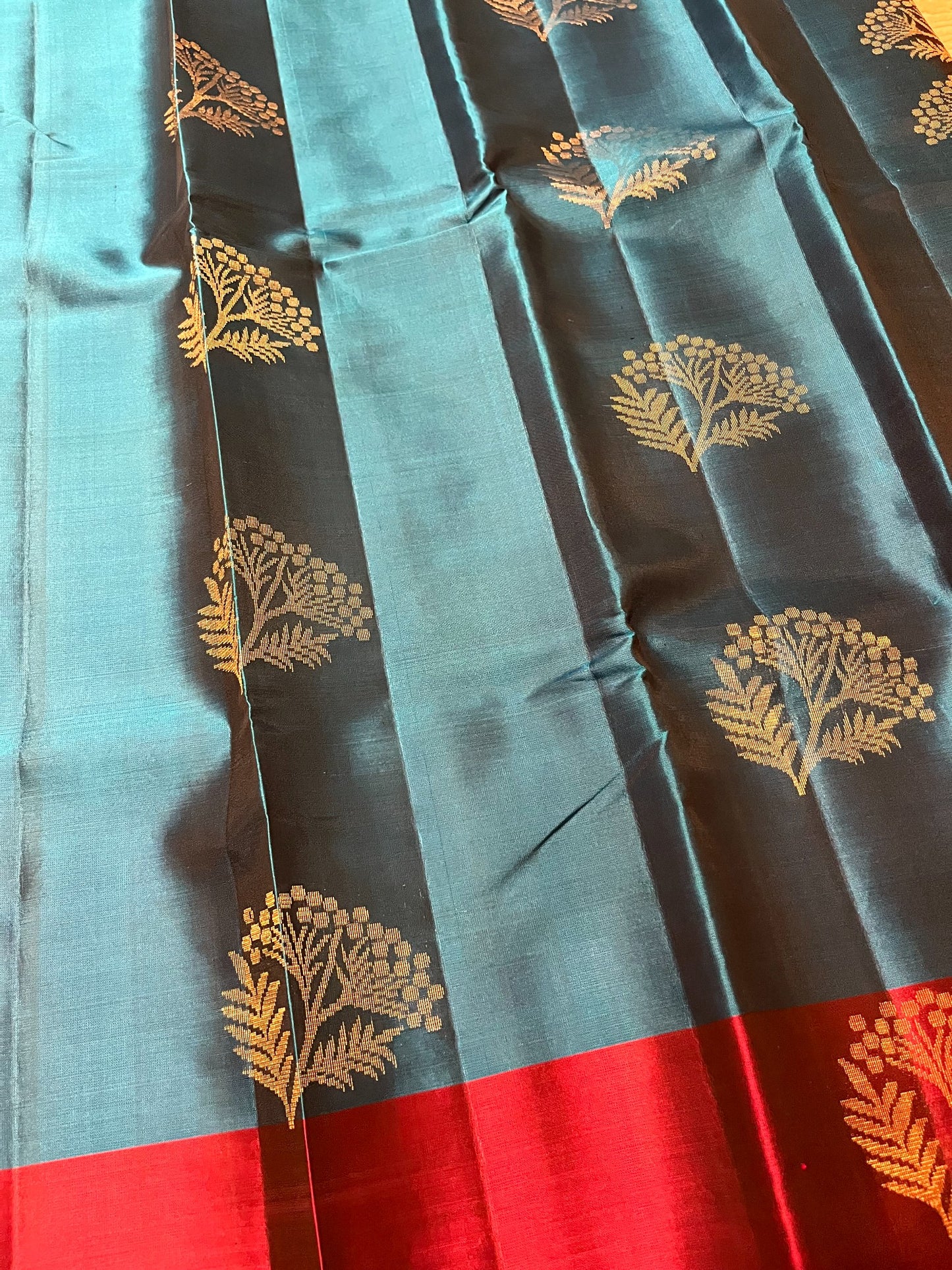 Southloom Pure Handloom Kanchipuram Silk Saree with Butta Work (Blue & Magenta)
