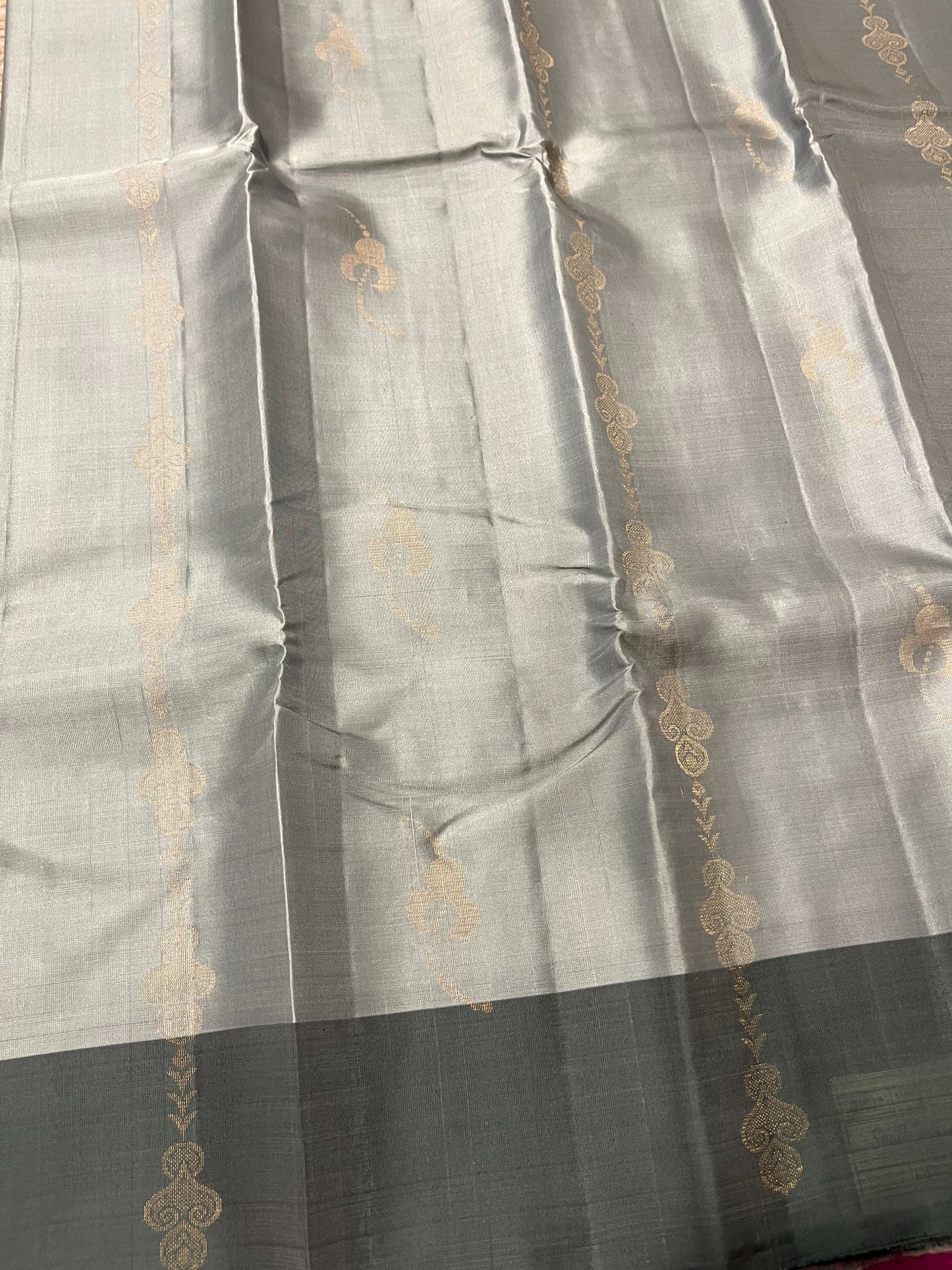 Southloom Pure Handloom Kanchipuram Silk Saree with Butta Work (Grey)