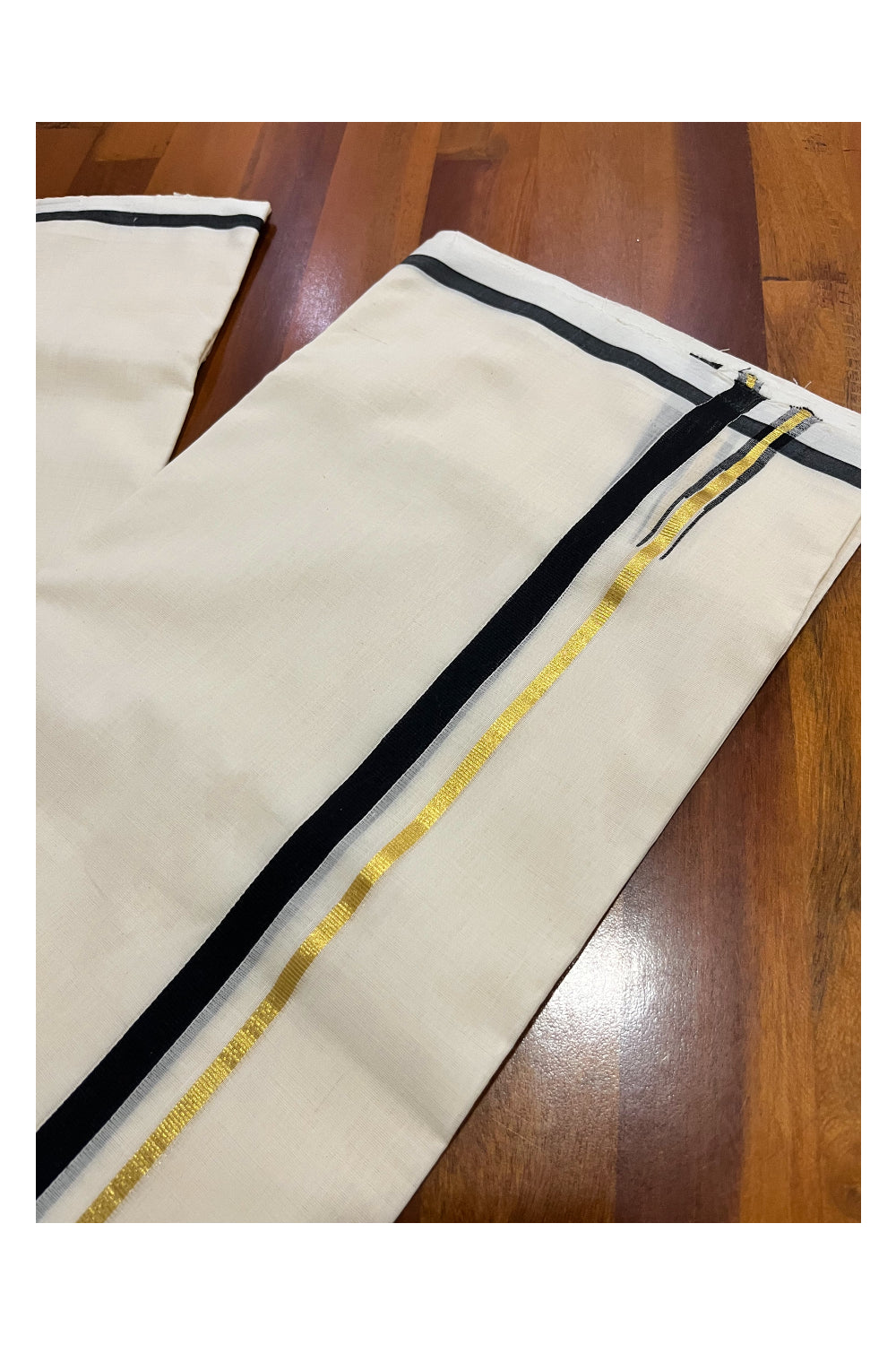 Southloom Premium Balaramapuram Unakkupaavu Handloom Mundu with Black Puliyilakkara Kasavu Border (South Indian Kerala Dhoti)