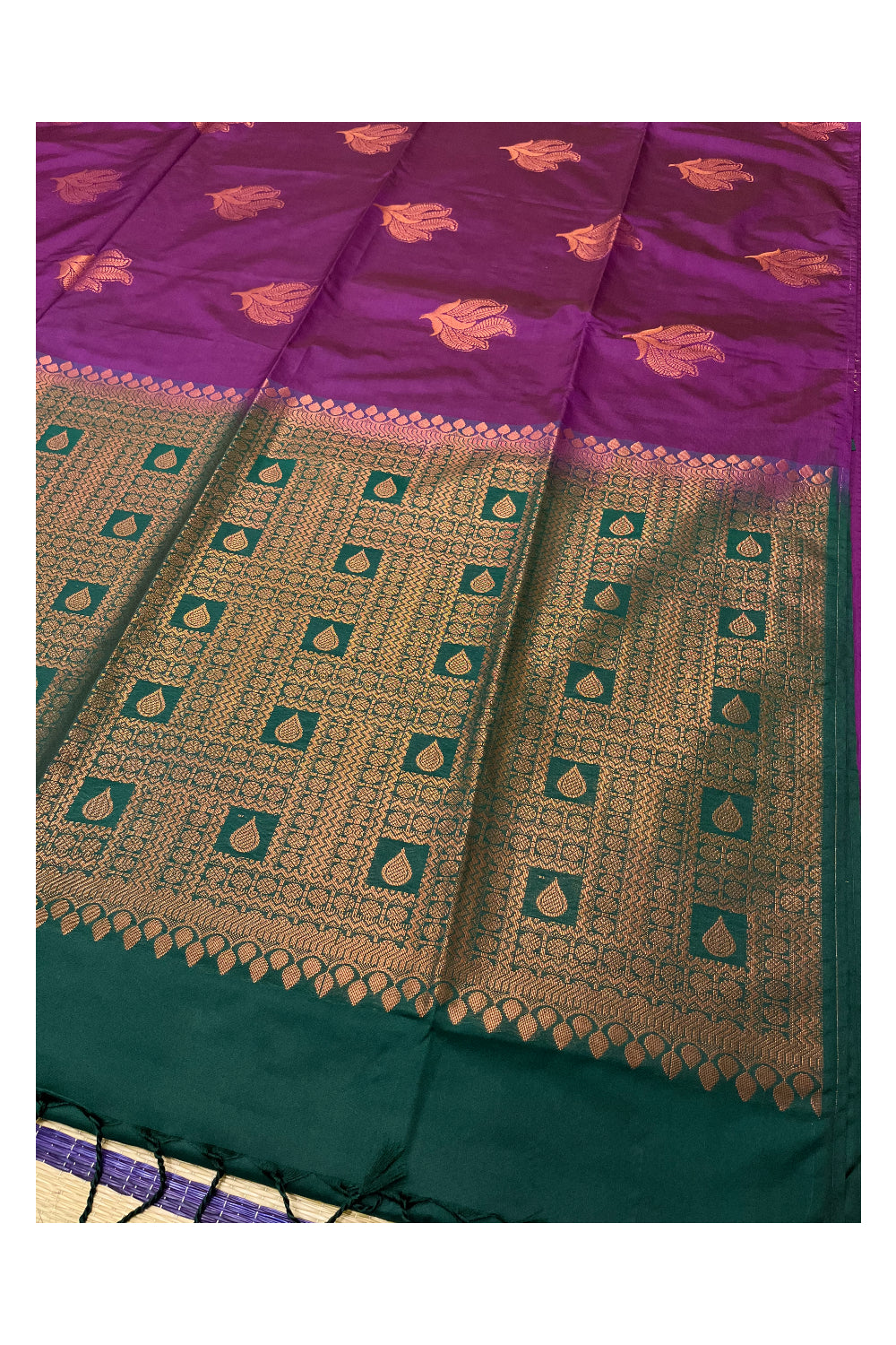 Southloom Soft Silk Violet  Designer Woven Saree with Green Heavy Work on Pallu