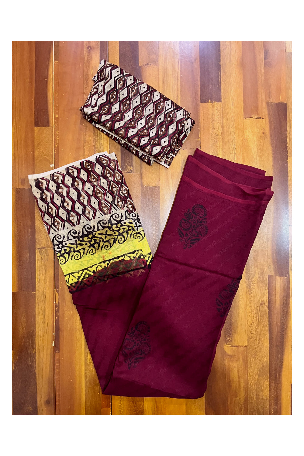 Southloom Maroon Crepe Fabric Saree with Brown Printed Blouse Piece