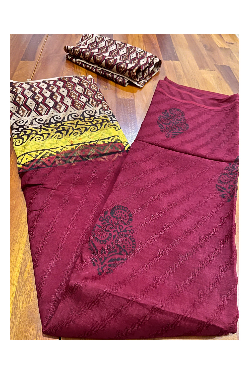 Southloom Maroon Crepe Fabric Saree with Brown Printed Blouse Piece