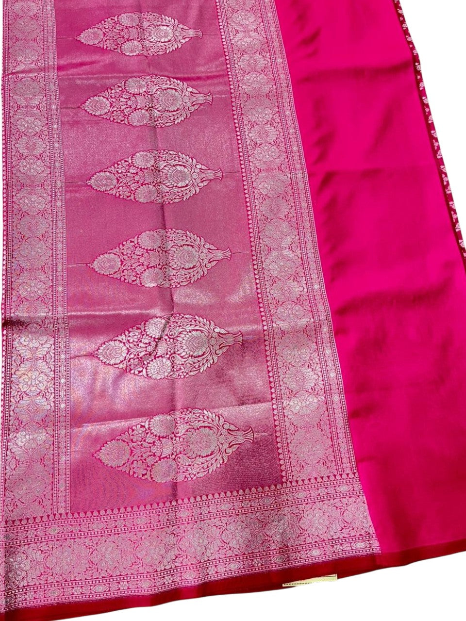 Southloom Pure Banarasi Silk Saree with Woven Work on Body and Borders (Magenta)