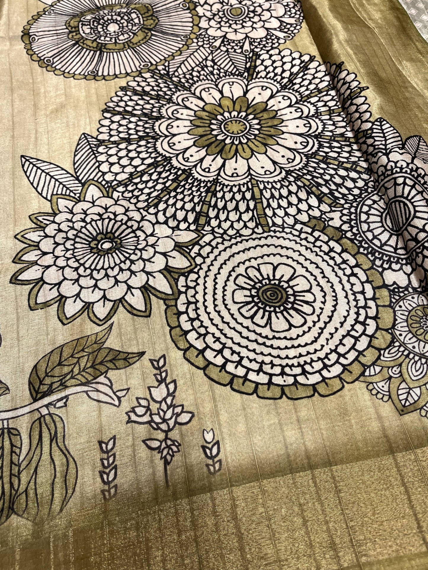 Southloom Saree with Floral Works Across Body in Green