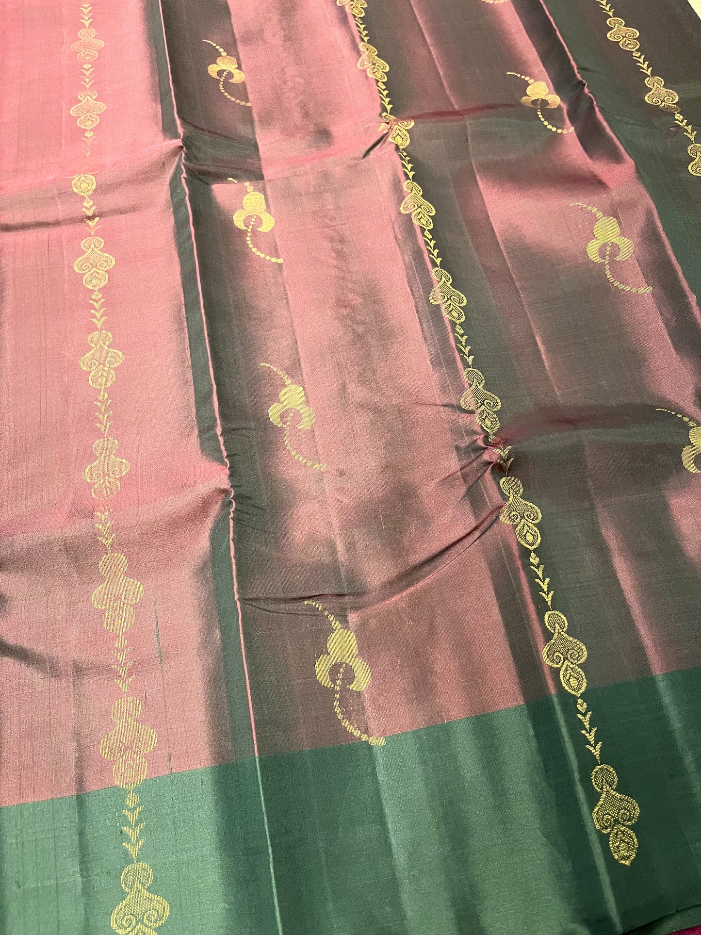 Southloom Pure Handloom Kanchipuram Silk Saree with Butta Work (Purple & Green)