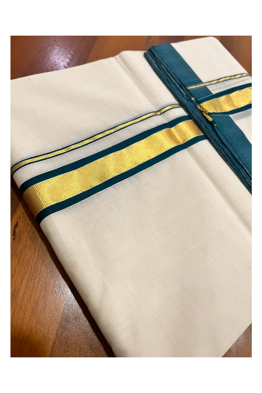 Southloom Premium Balaramapuram Unakkupaavu Handloom Mundu with Kasavu and Green Border (South Indian Kerala Dhoti)