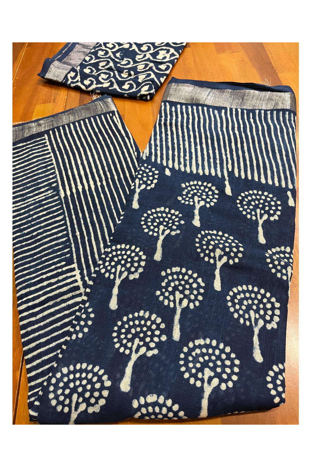 Southloom Linen Dark Blue Designer Saree with Floral Prints (include Separate Blouse Piece)