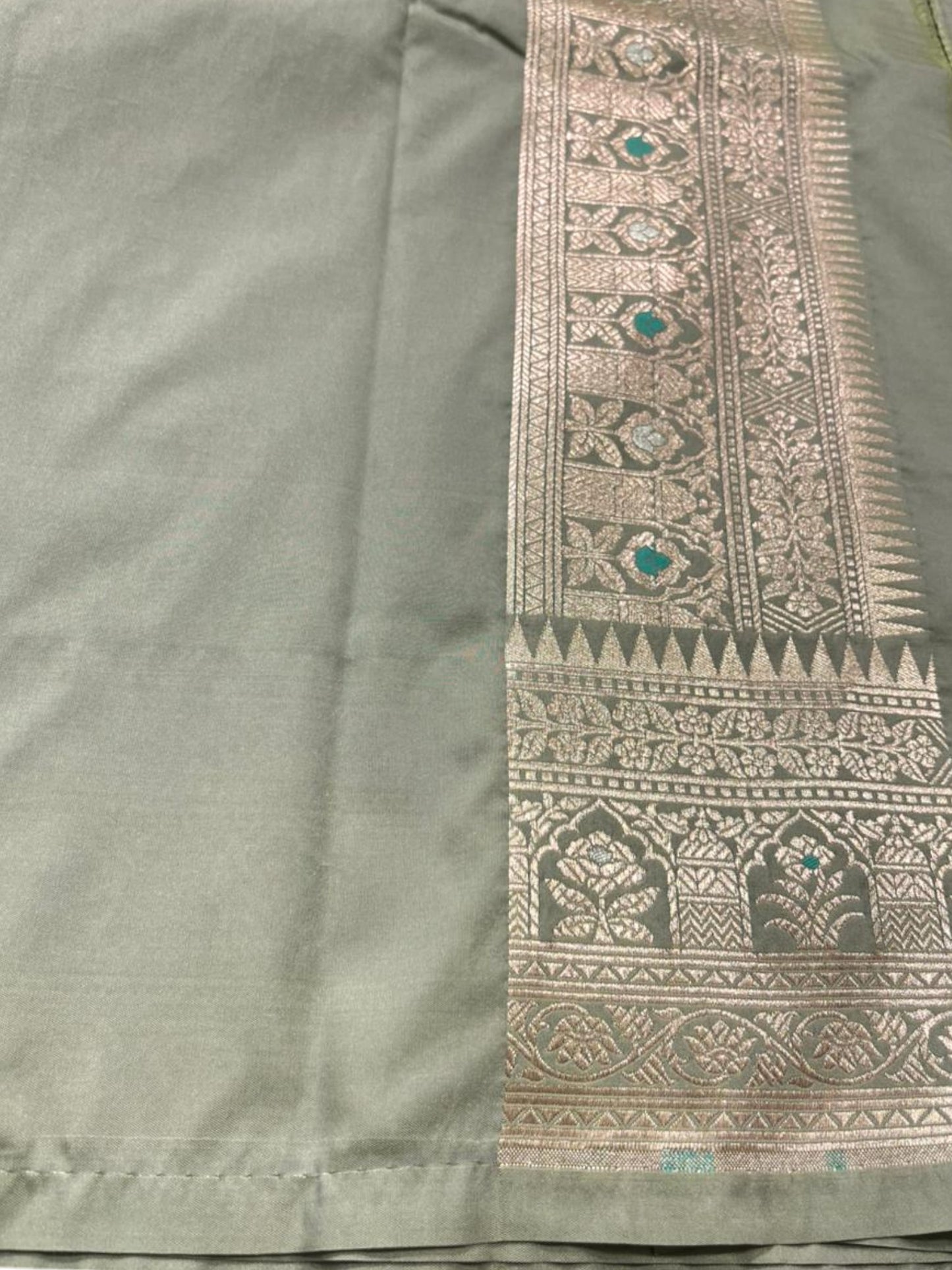 Southloom Pure Banarasi Silk Saree with Woven Work on Body and Borders (Pastel Green)