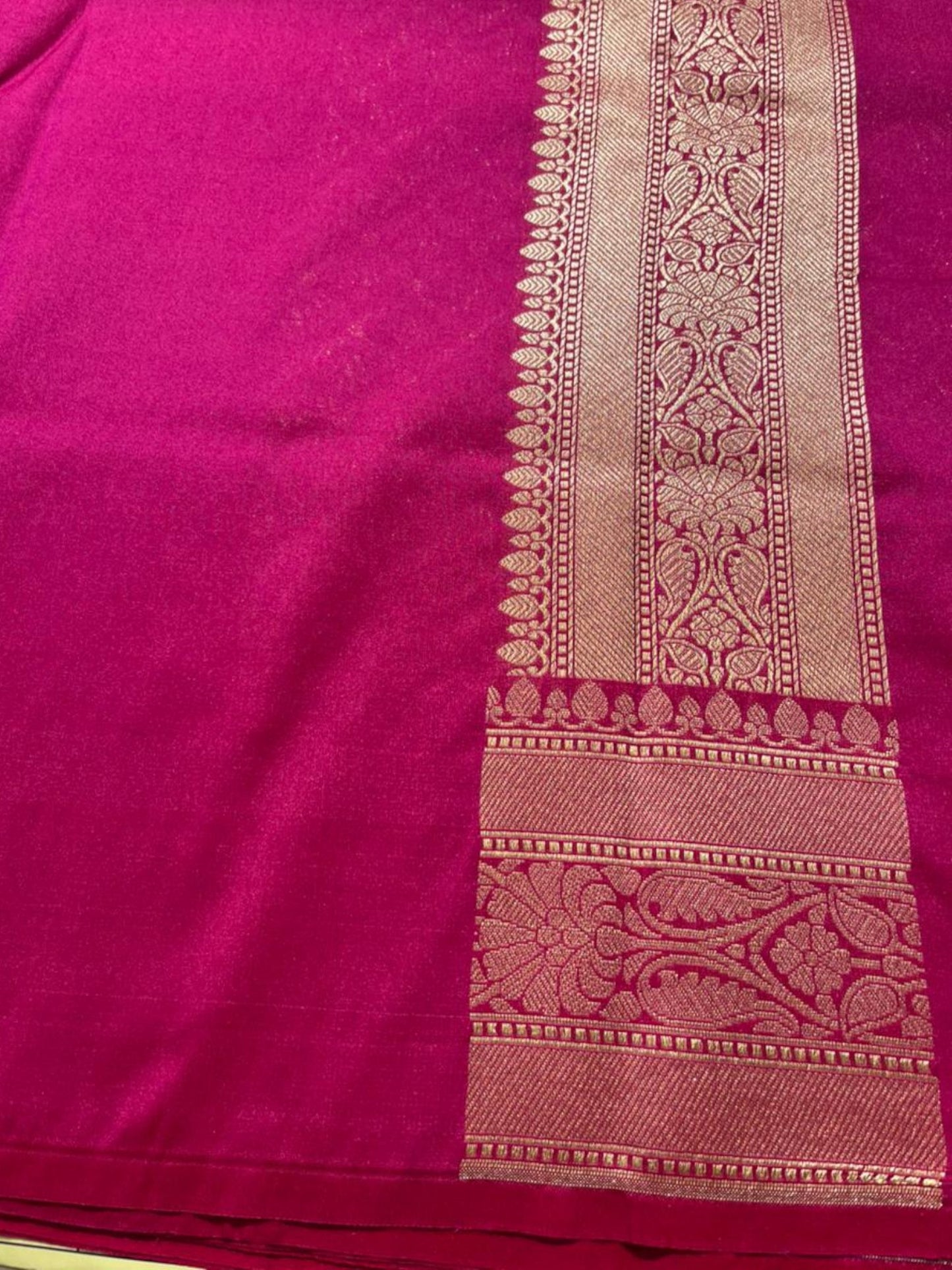 Southloom Pure Banarasi Silk Saree with Woven Work on Body and Borders (Magenta)