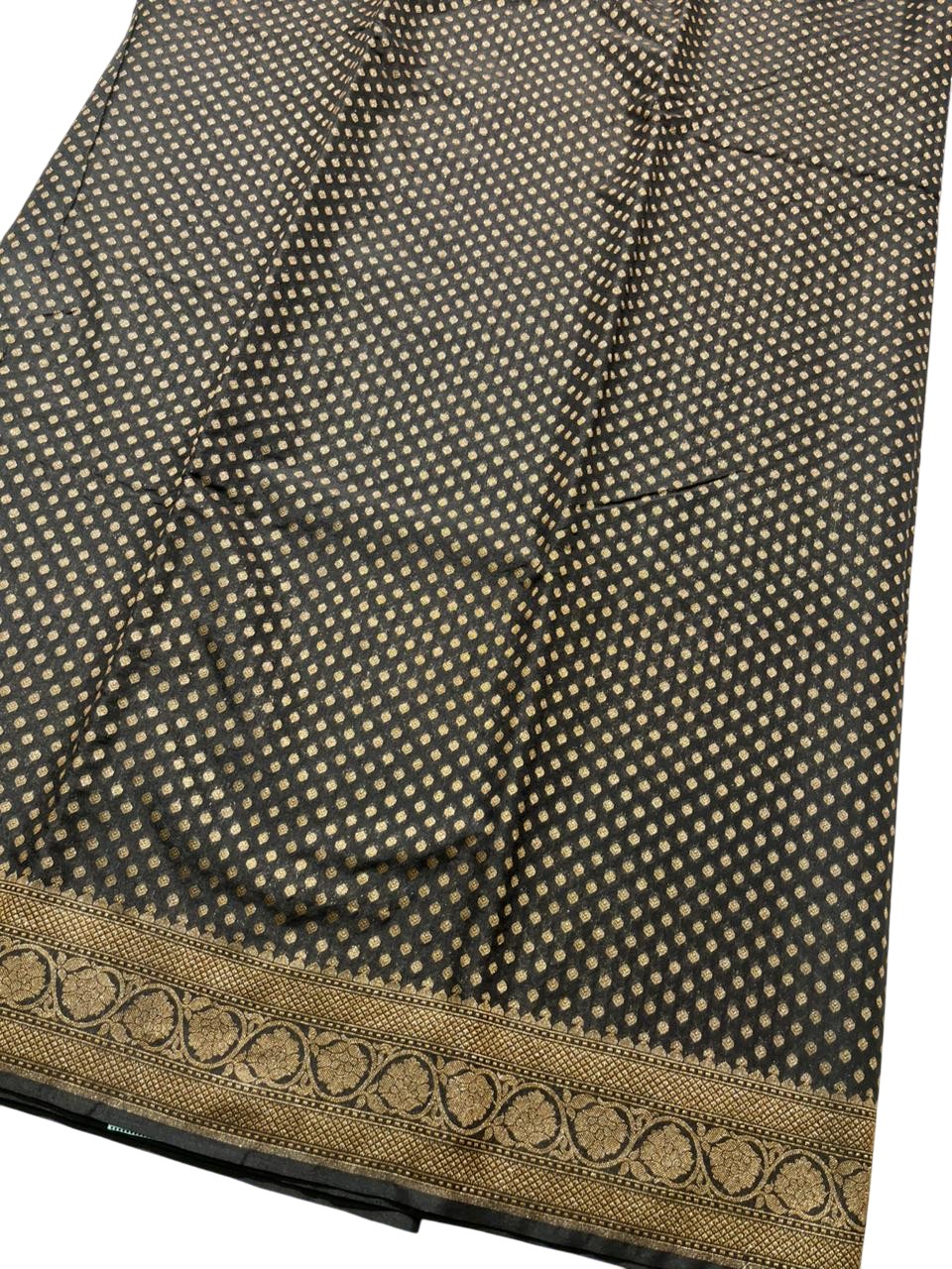 Southloom  Munga Silk Saree with Woven Work on Body and Borders (Black)